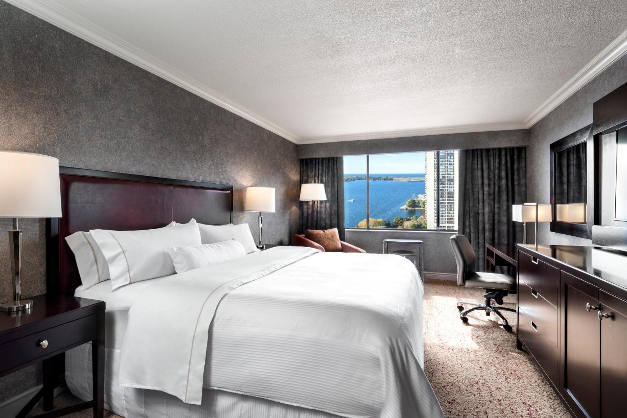 Quarto com 1 Cama King-size e Vista do Lago