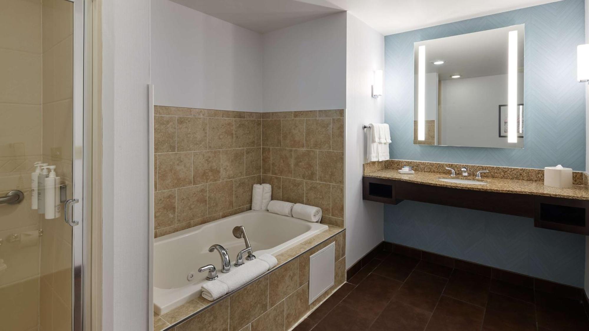 One-Bedroom King Suite,1538813611:JPEG