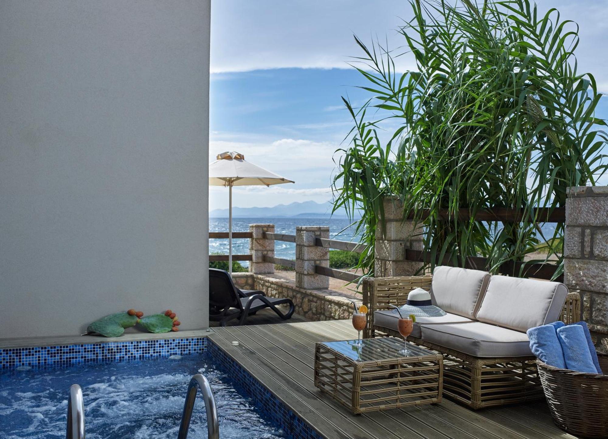 Flitterwochensuite mit Meerblick und Whirlpool-Badewanne