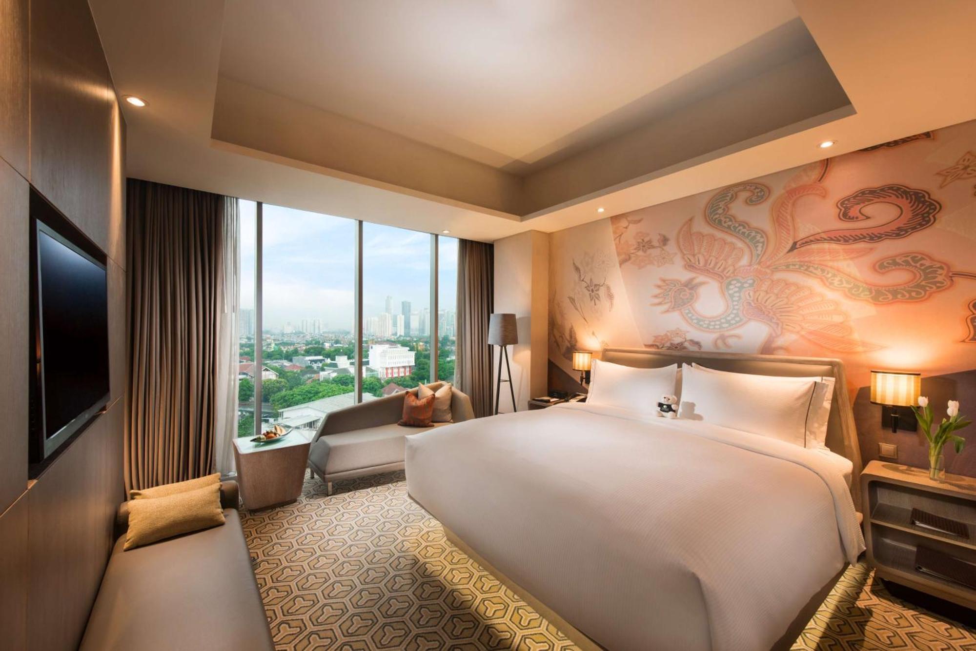 One-Bedroom King Suite Lounge Access