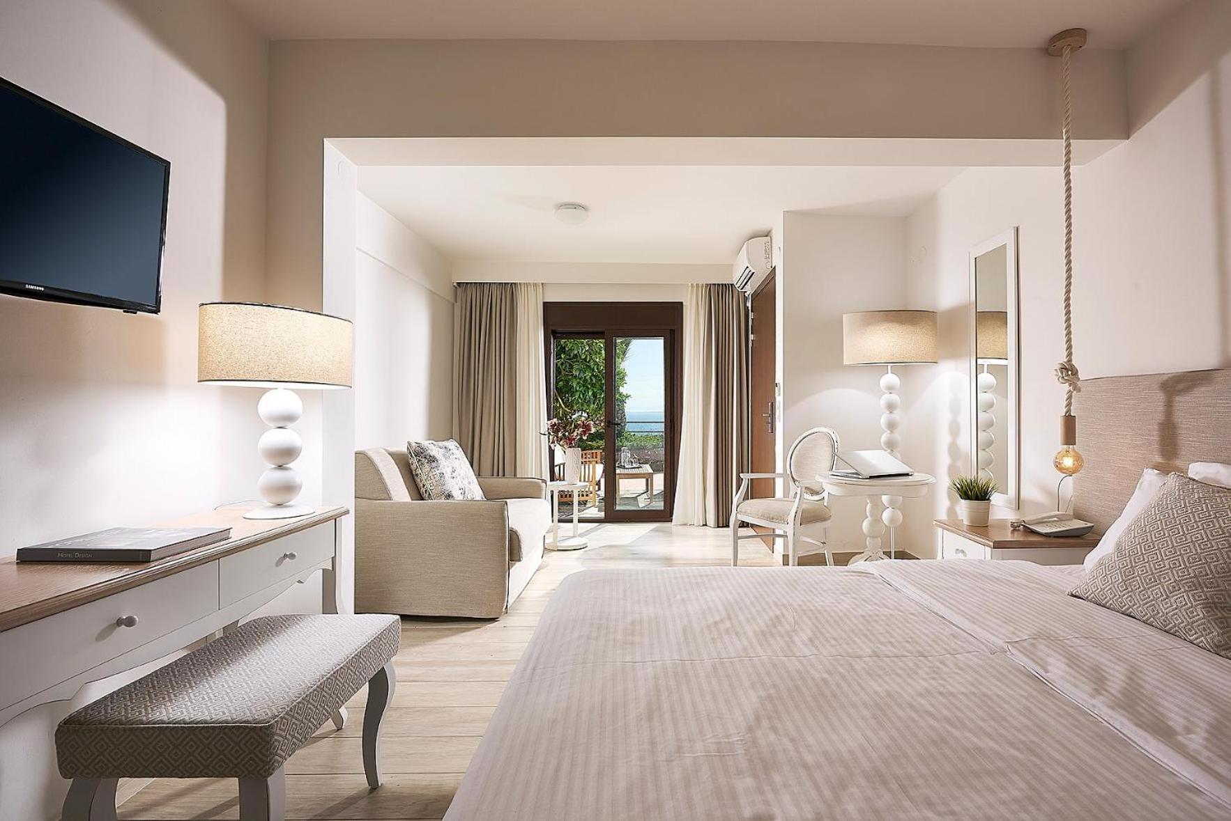 Deluxe Double Room with Balcony and Sea View