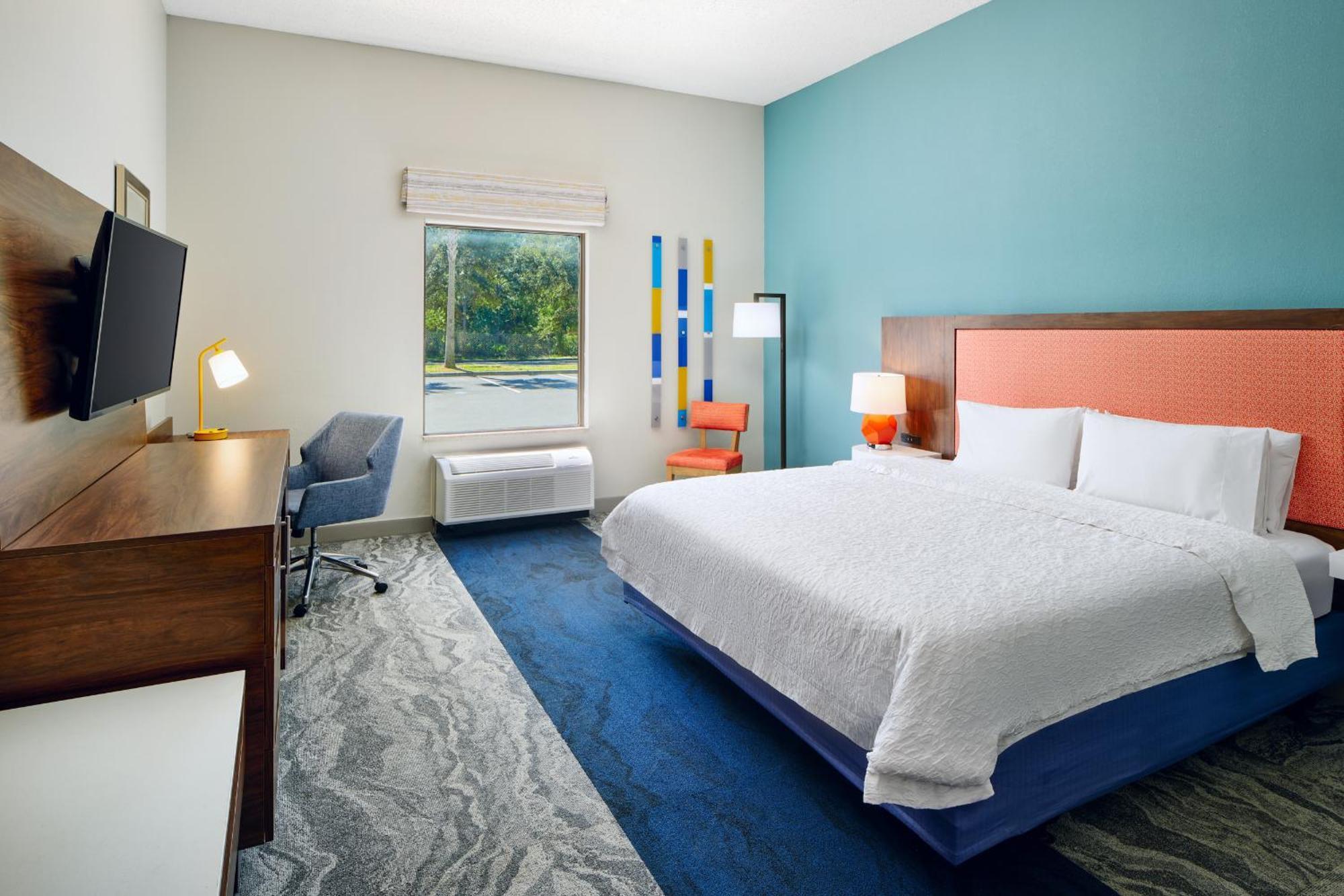 King Room with King Bed - Non-Smoking