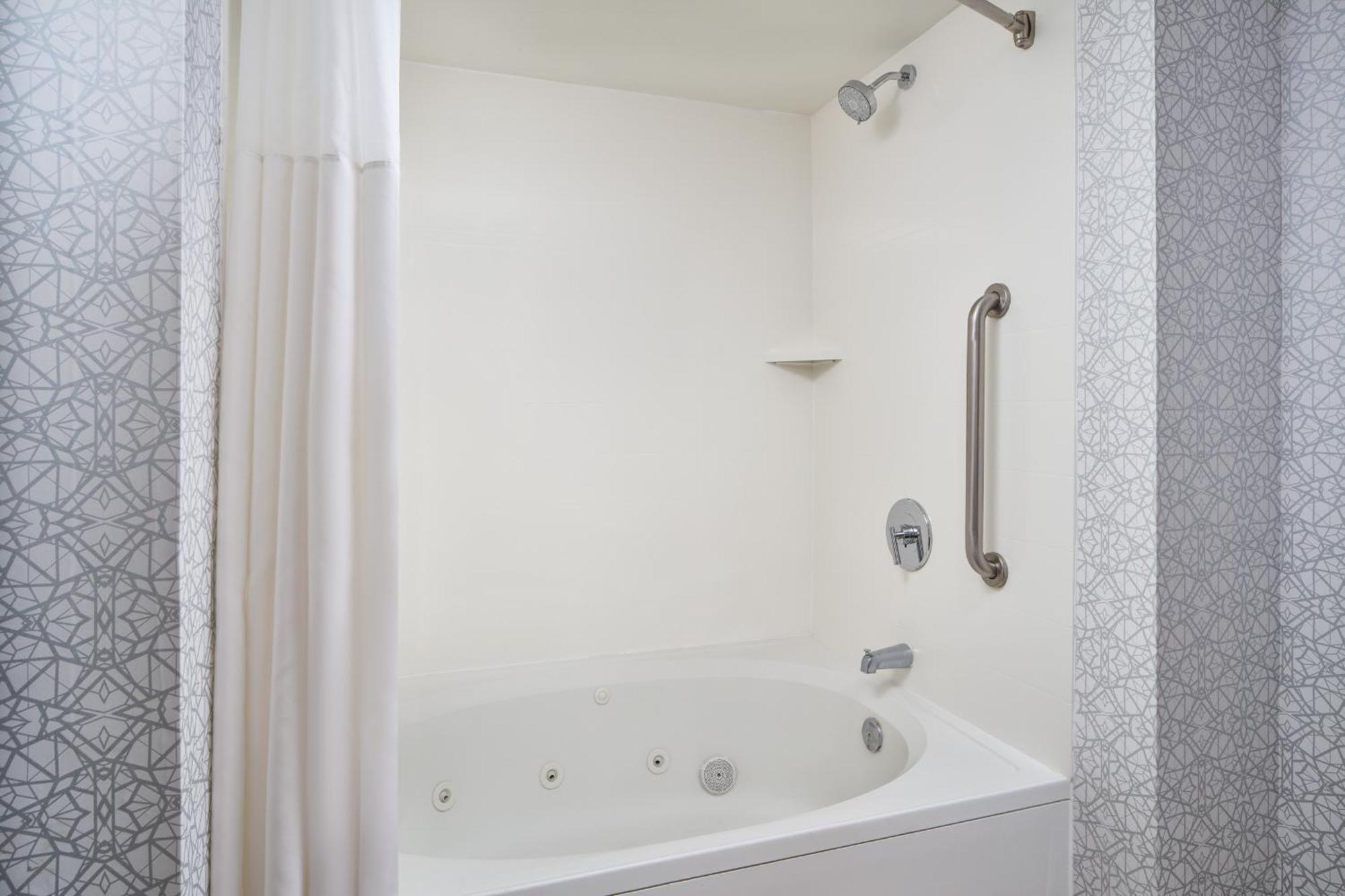 Queen Room with Two Queen Beds - Mobility and Hearing Access/Non-Smoking