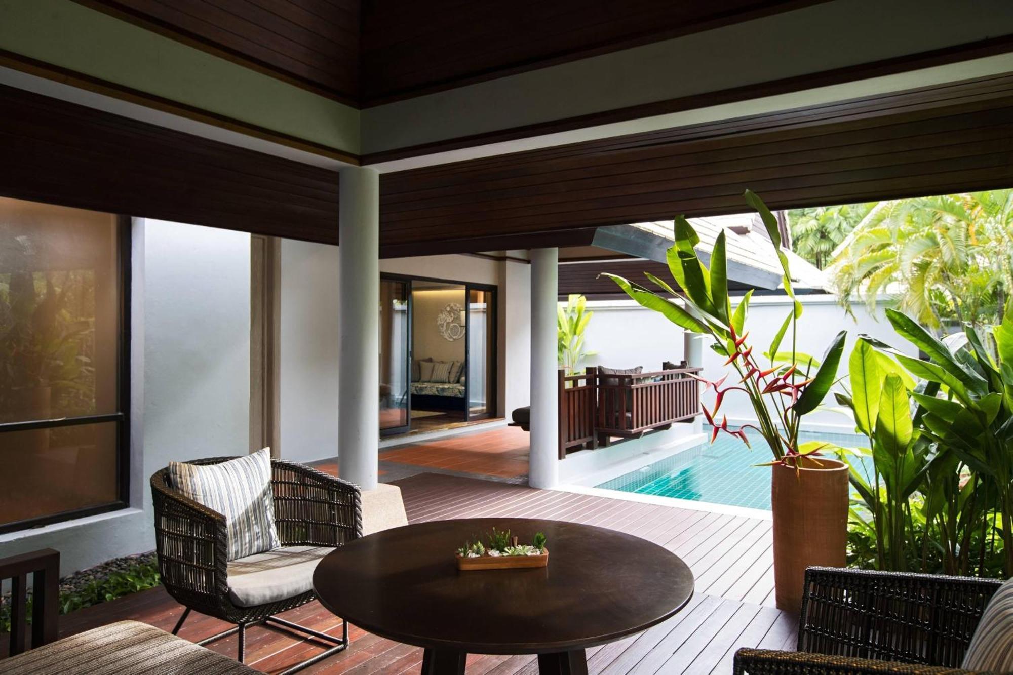 Villa aan het Strand met 1 Kingsize Bed en Eigen Zwembad en Balkon