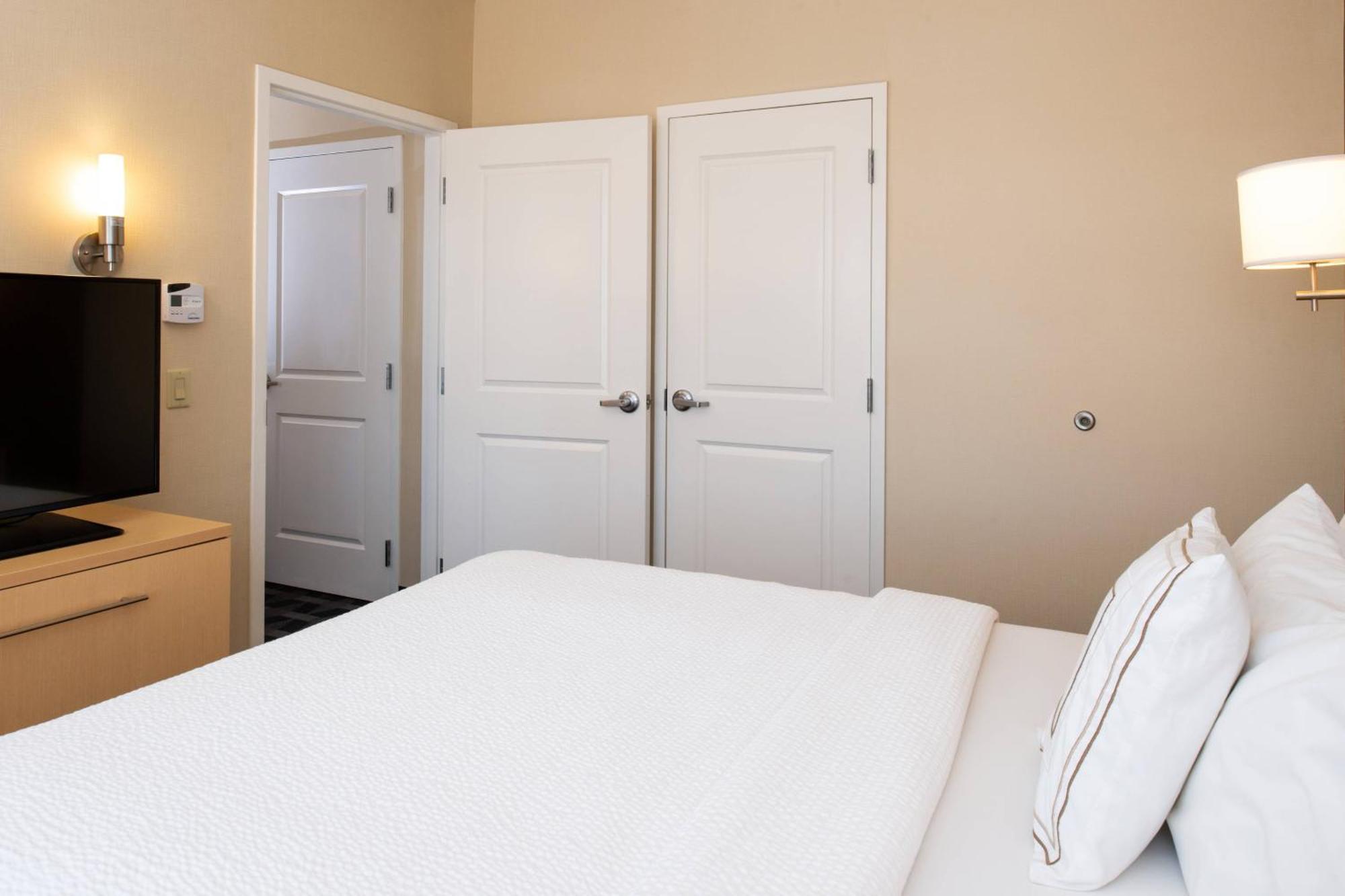 One-Bedroom King Suite