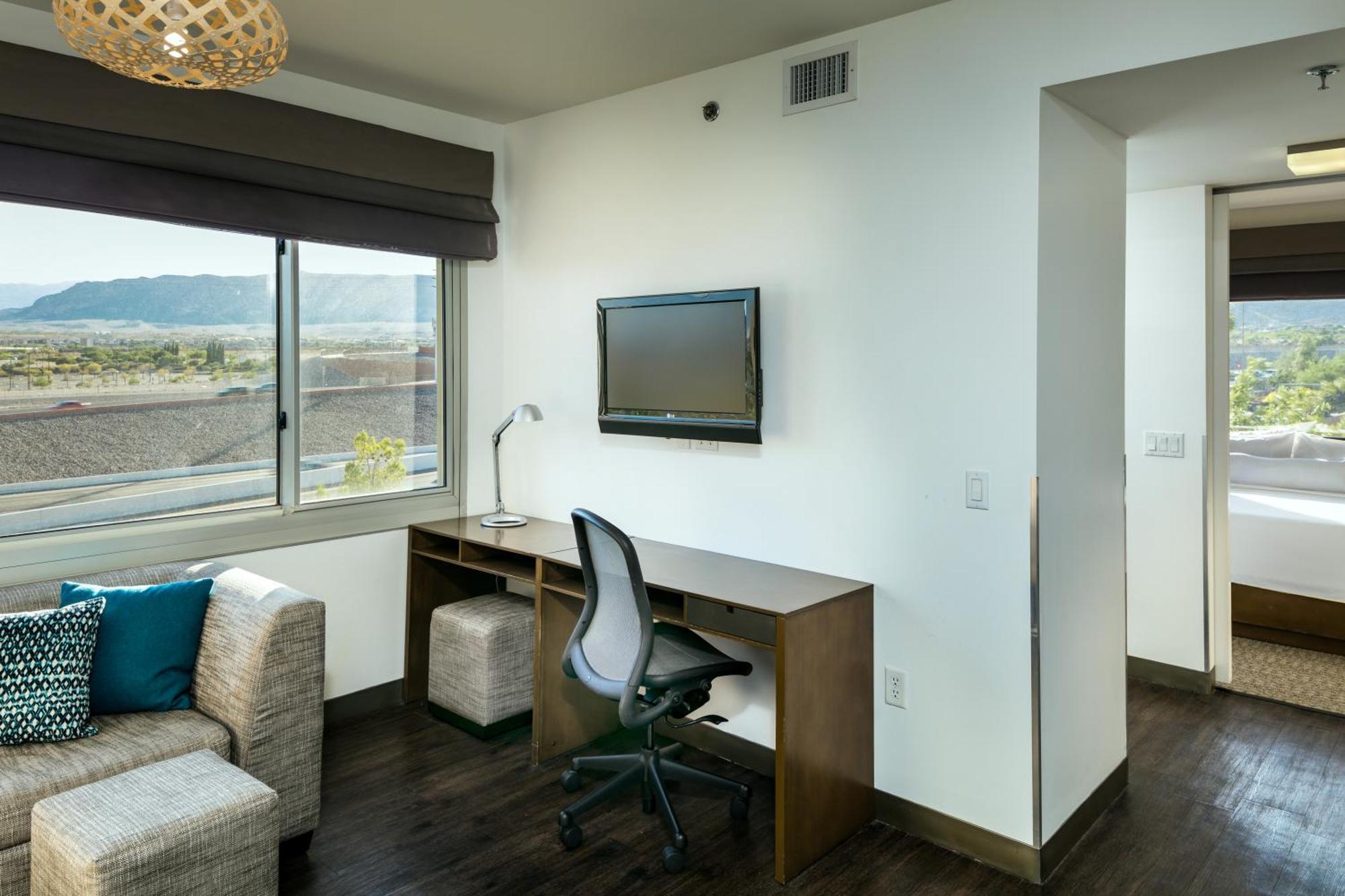 1 Bedroom Suite 1 King Sofa bed,1714482544:JPEG