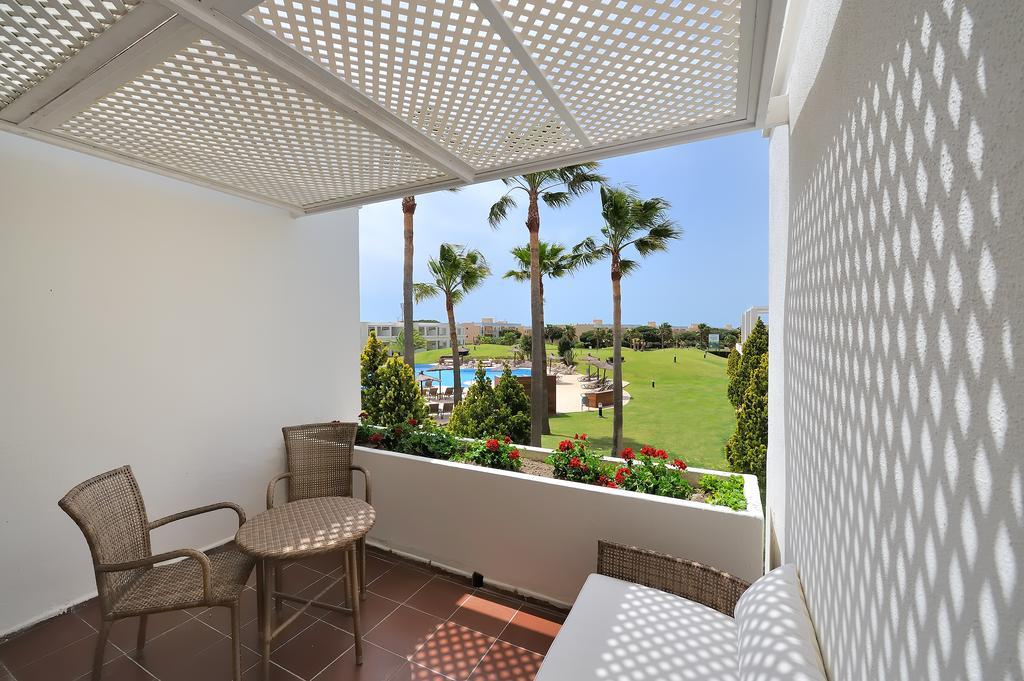 Junior Suite Pool View,1431816748:JPEG