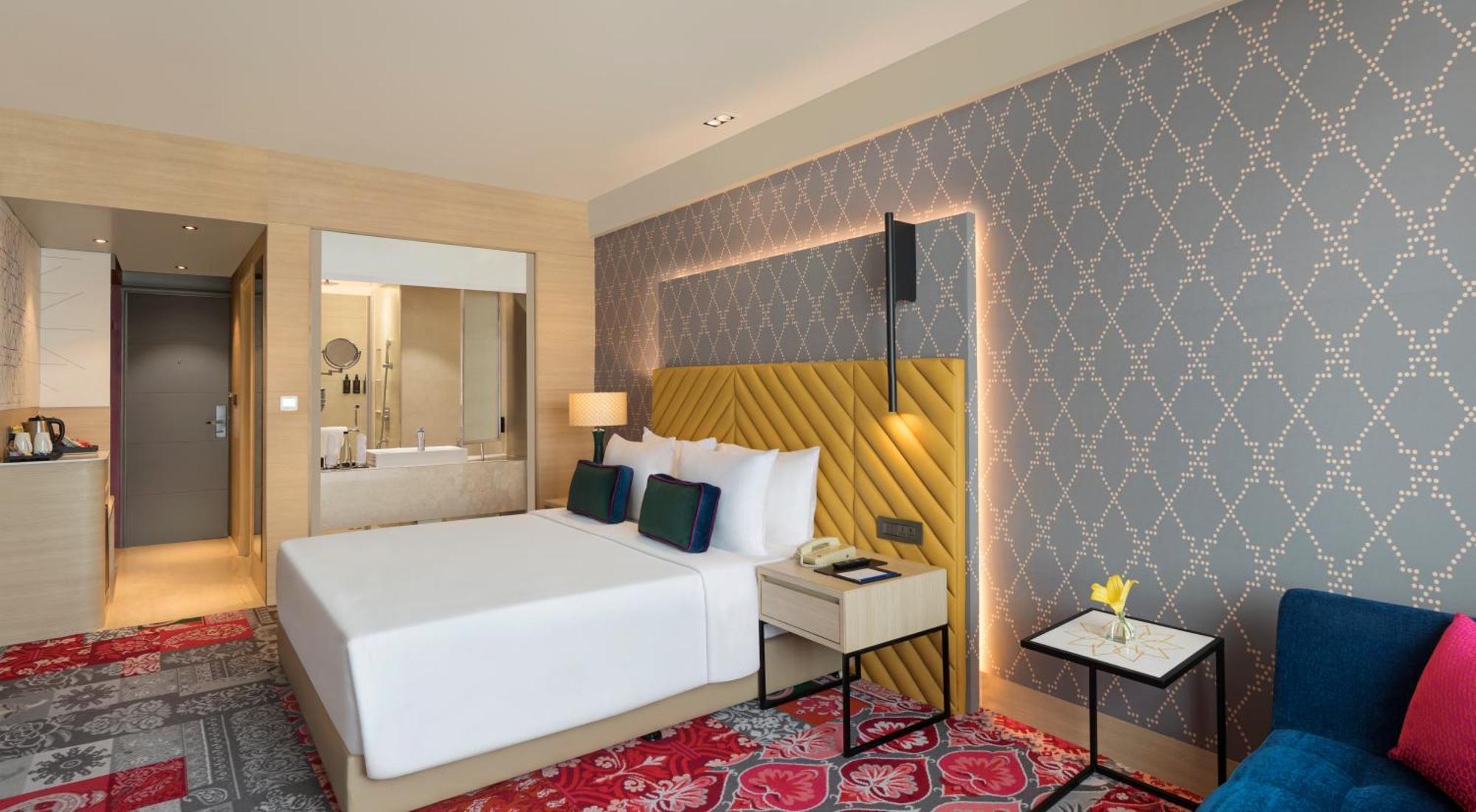Deluxe Double Room on food beverage spa laundry 