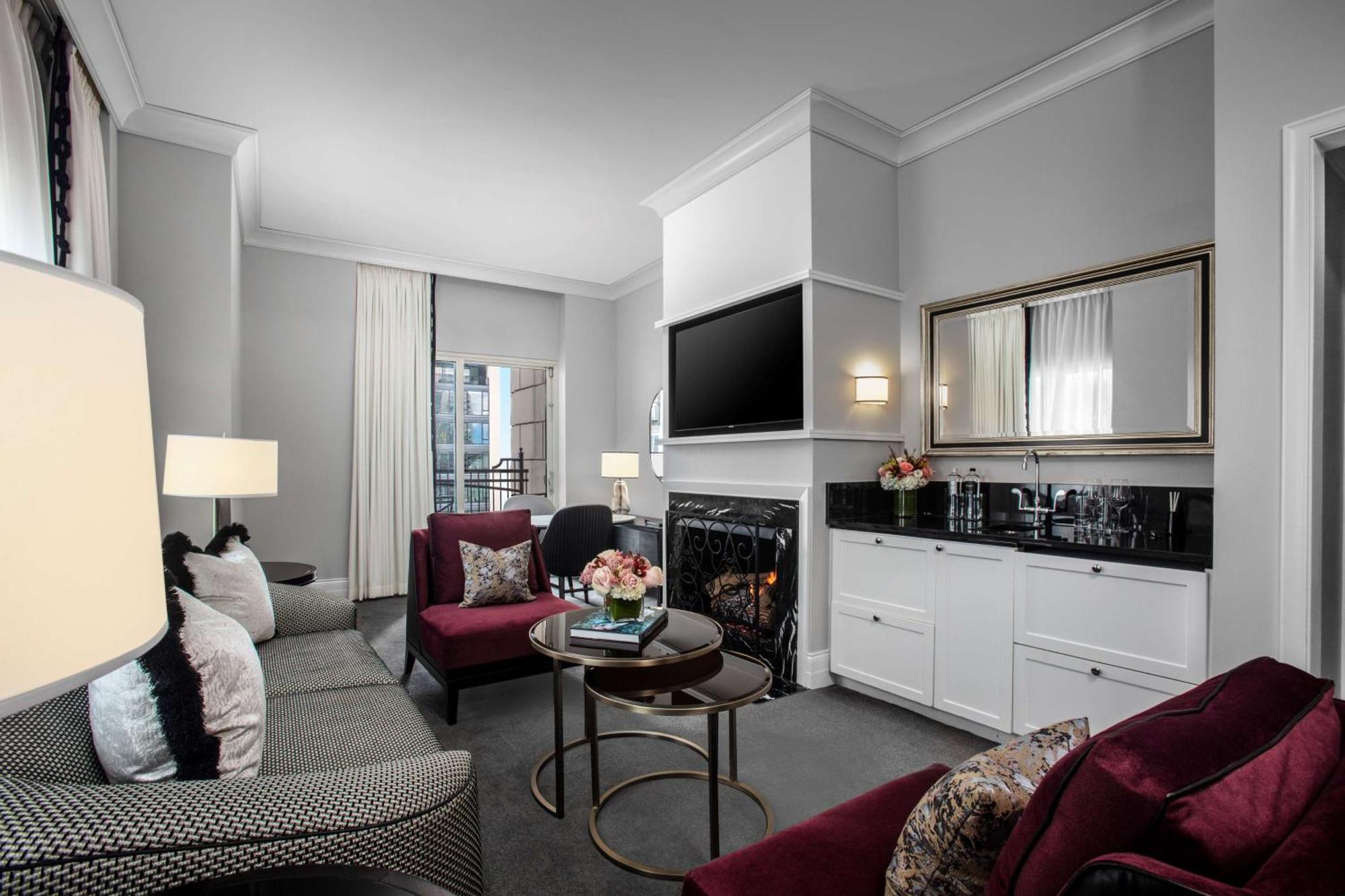 Corner One-Bedroom Corner Terrace Suite with Fireplace,1545532576:JPEG