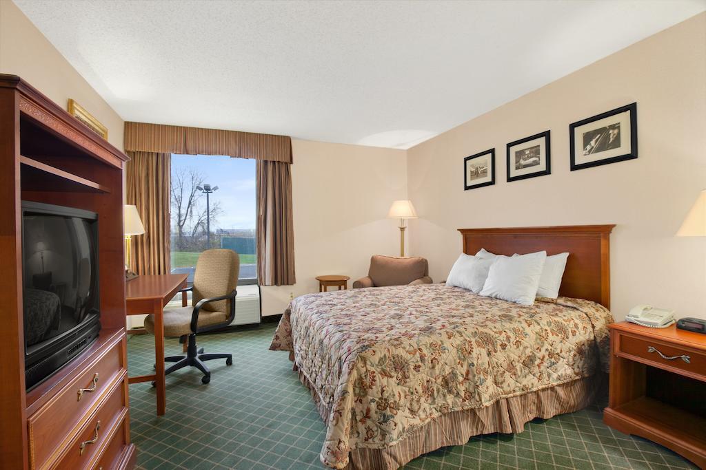 Standard King Room - Non-Smoking