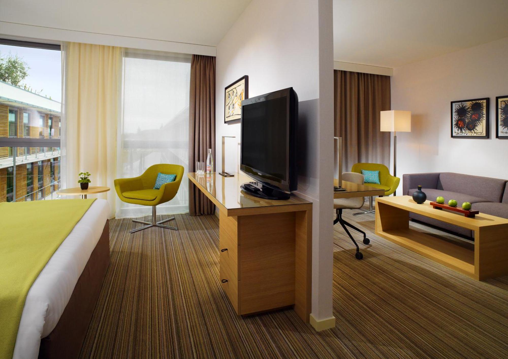 Courtyard Suite 1 Bedroom 2 room Suite 1 King,1632250688:JPEG