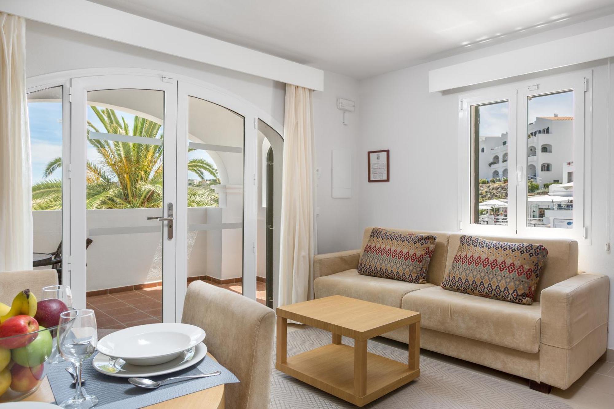 One-Bedroom Apartment,1546767532:JPEG
