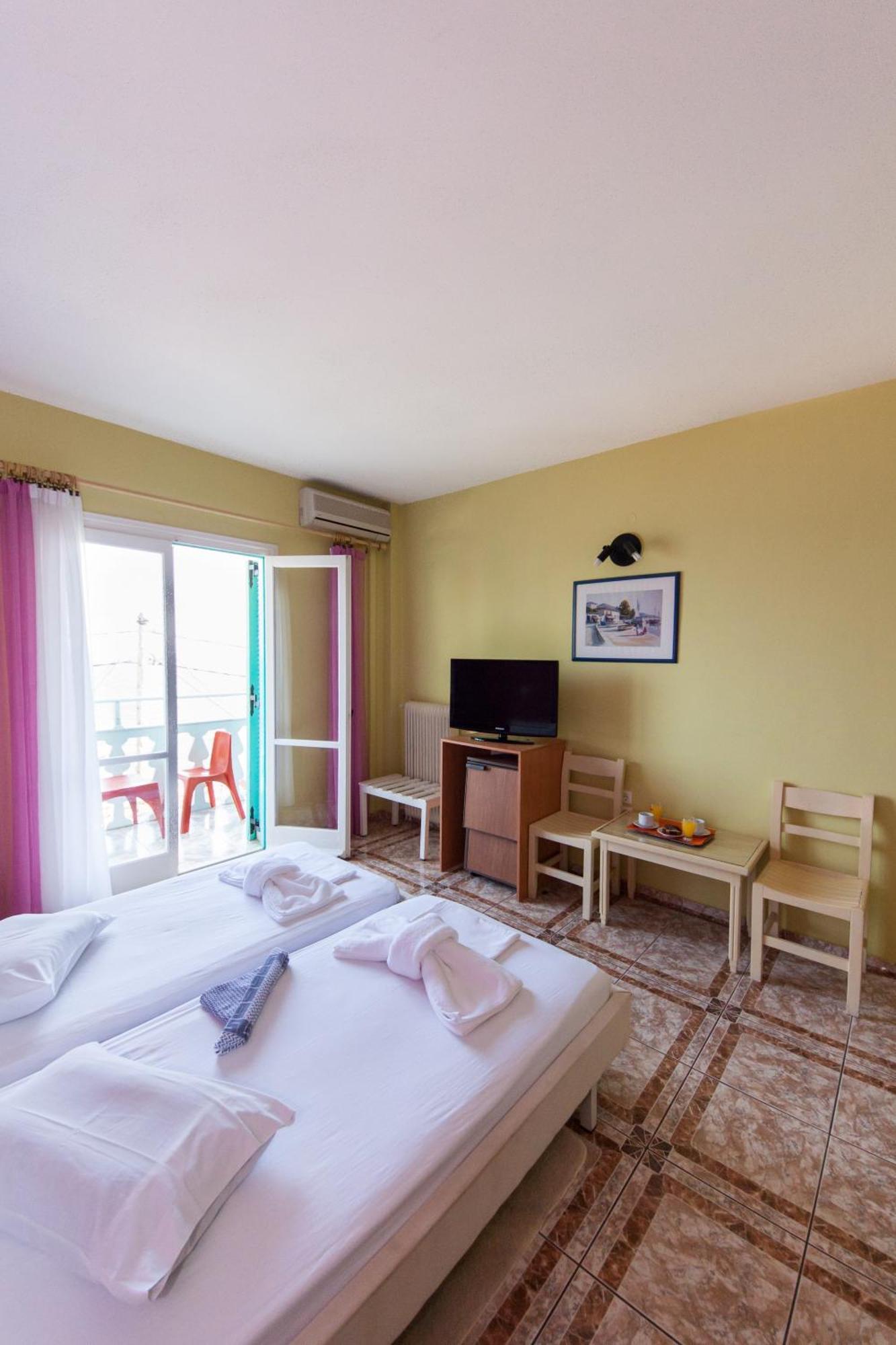 Twin Room,1672582338:JPEG