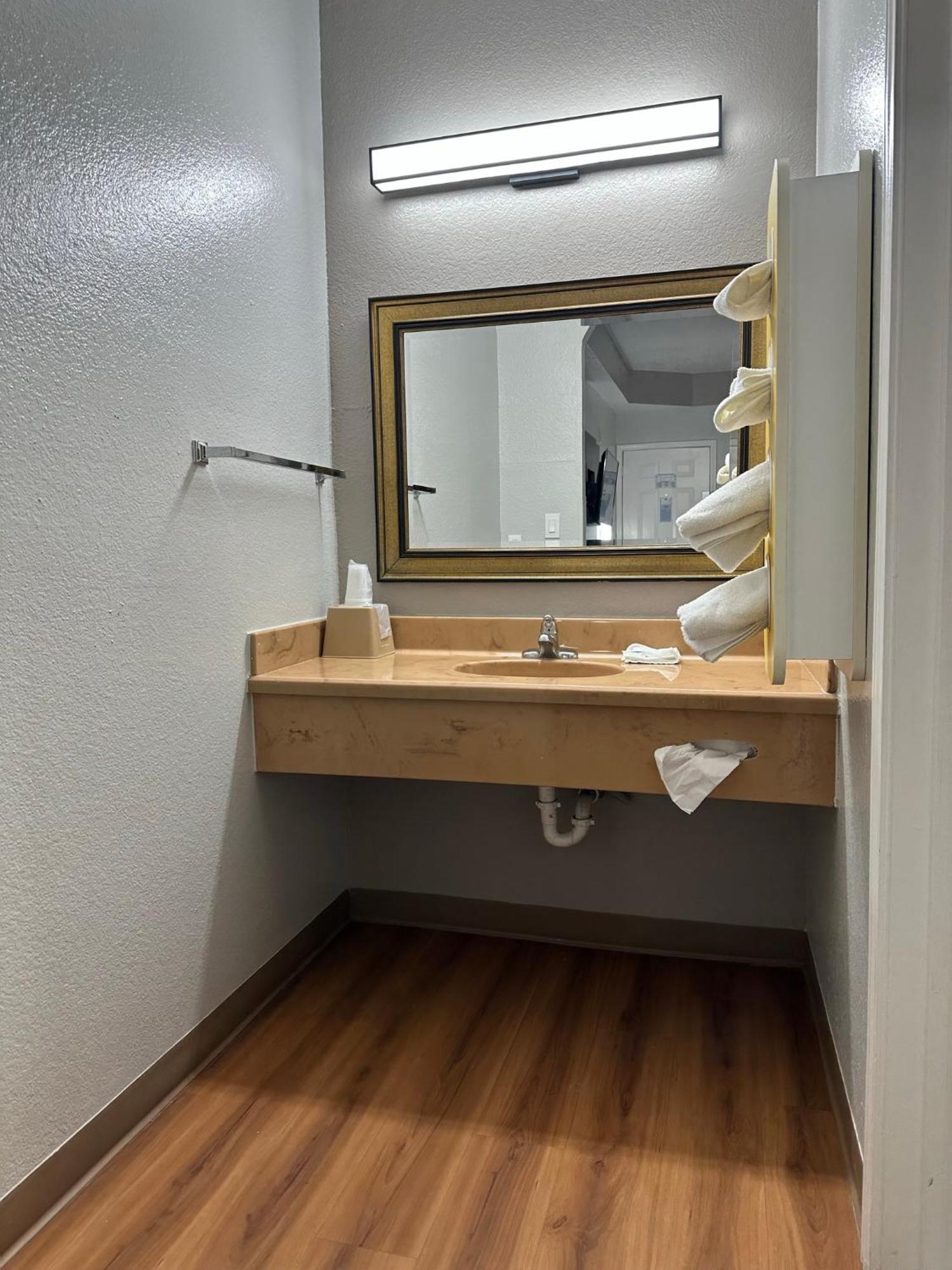 King Room,1547224585:JPEG