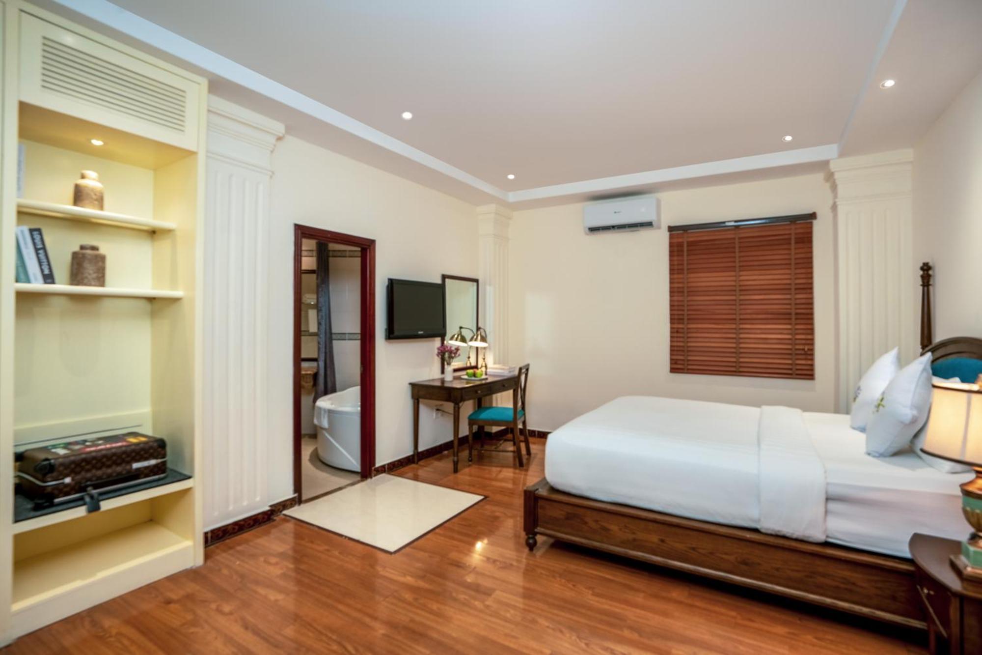 Premium Deluxe Room (No View) - Free 30 Mins Foot Massage