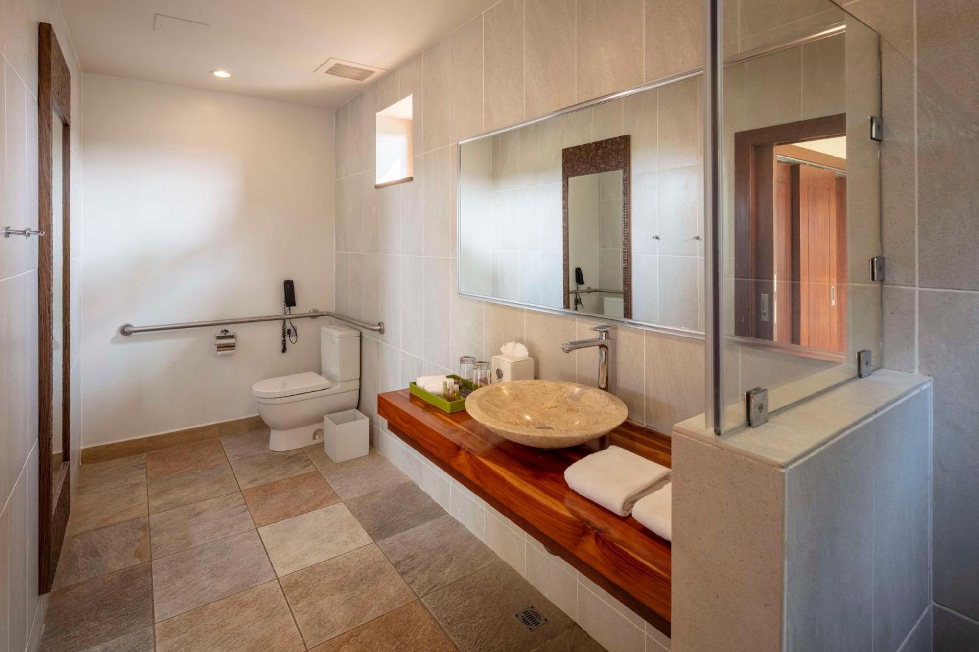Queen Suite with Two Queen Beds and Bath Tub - Mobility Access
