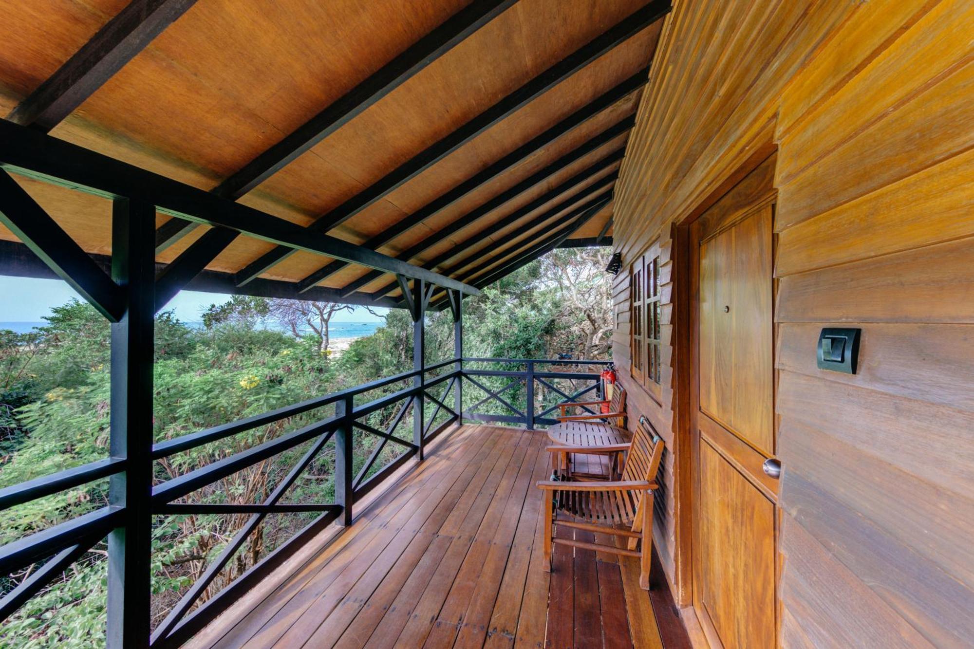 Beach Chalet met Kingsize Bed - 10% korting op Safari | Gratis Cocktail per stuk indien gereserveerd tijdens Stargazing-ervaring