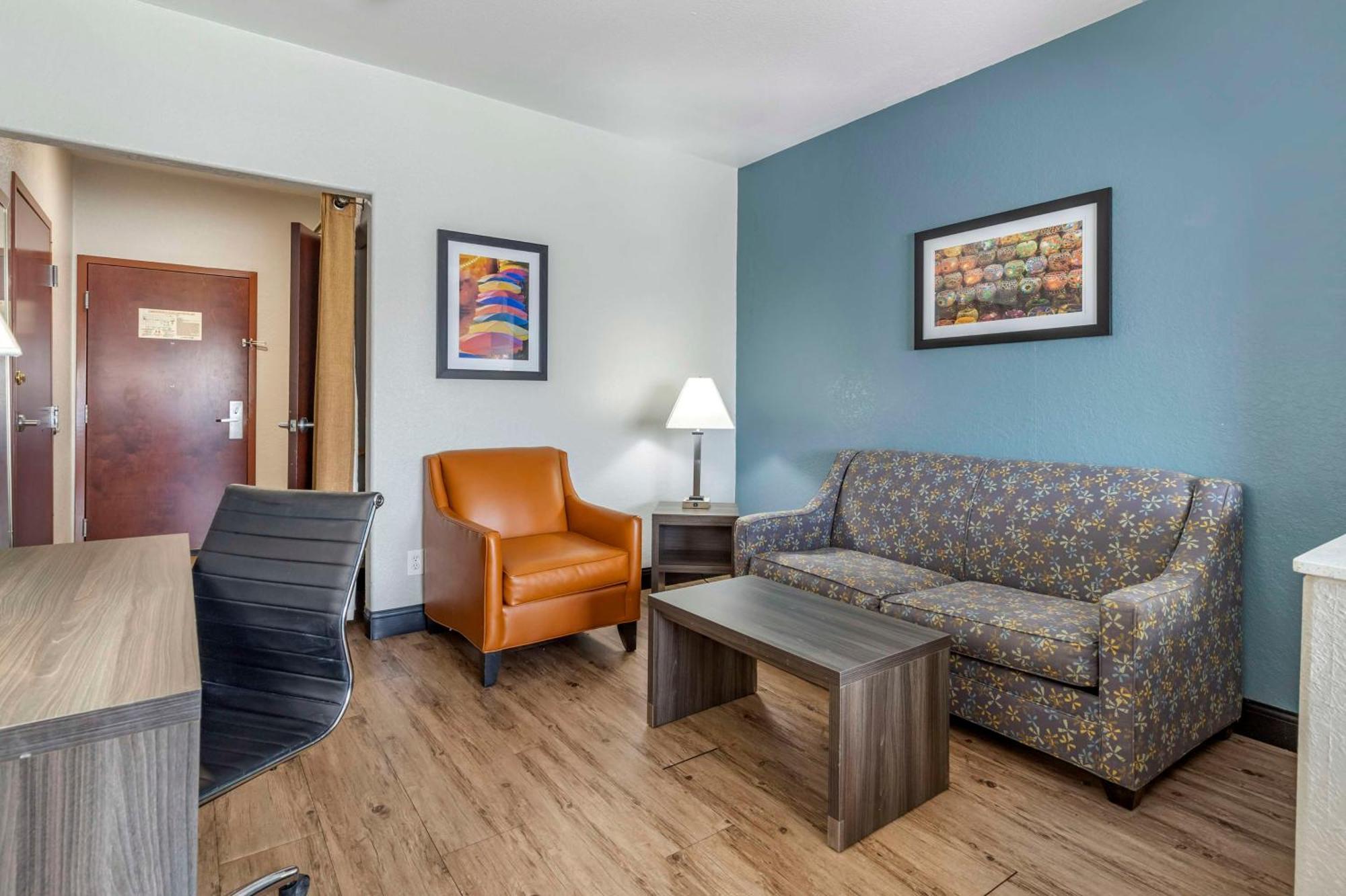 King Suite - Disability Access/Non-Smoking