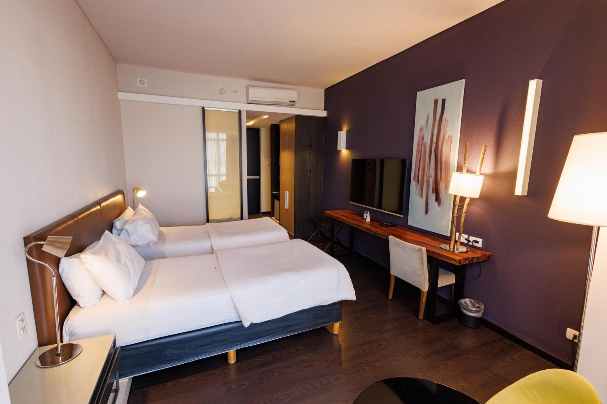 Quarto com 2 Camas de Solteiro - Não Fumantes