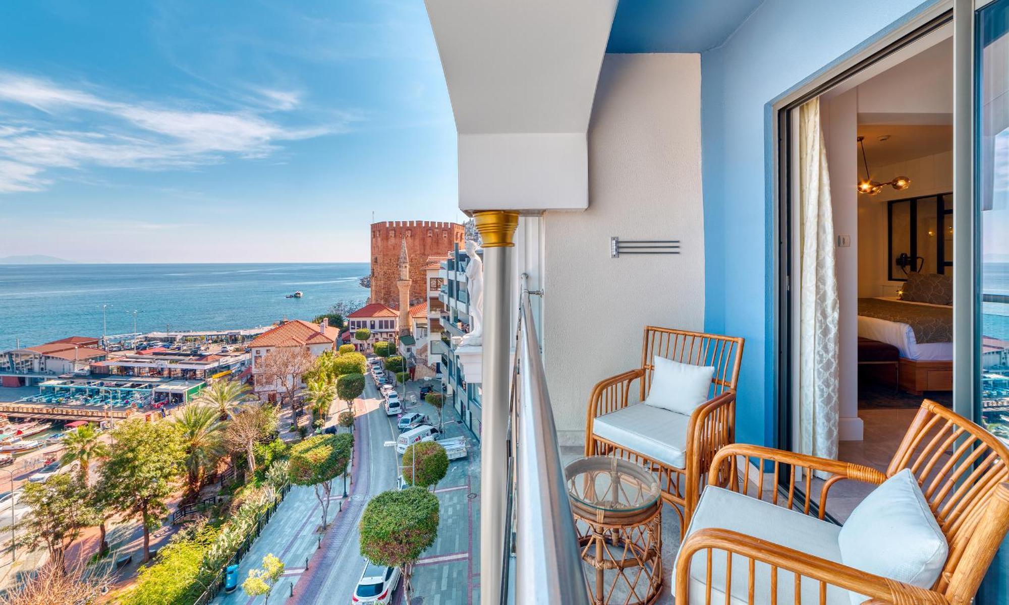 King Suite – Zimmer mit Whirlpool und Meerblick