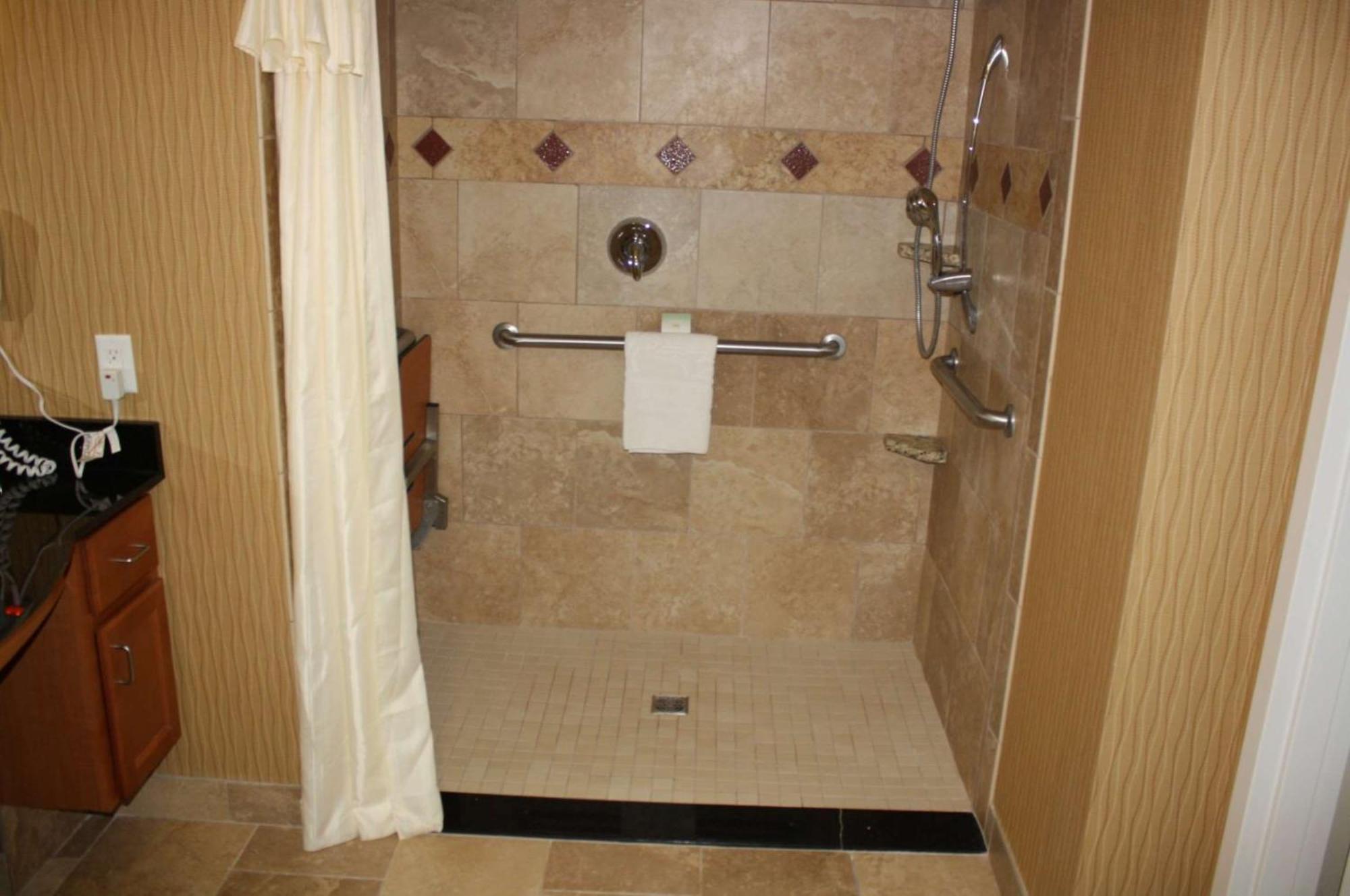 Queen Suite Two Queen Beds Hearing Access or Non-Smoking