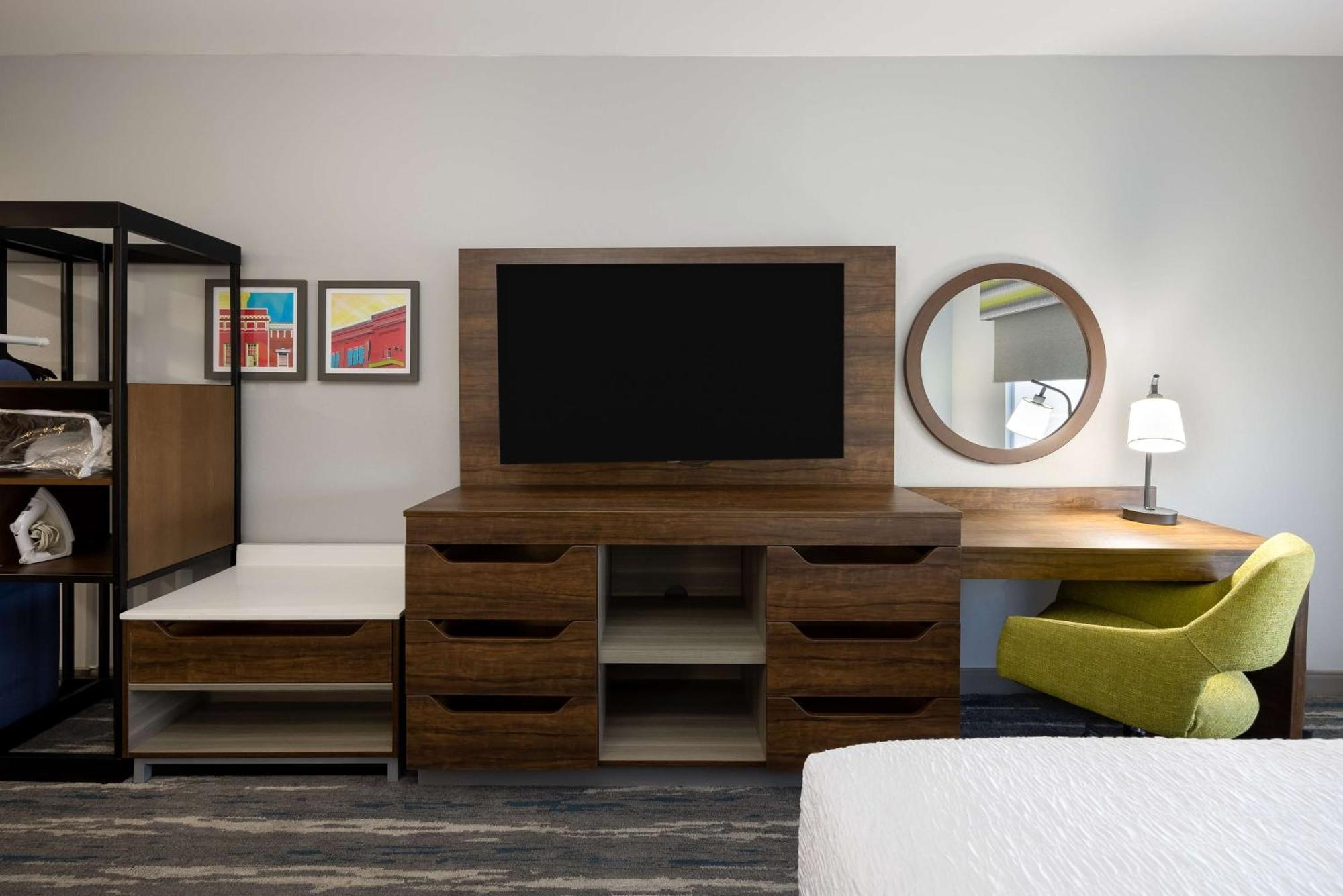 King Room with Sofa Bed and Study - Non-Smoking