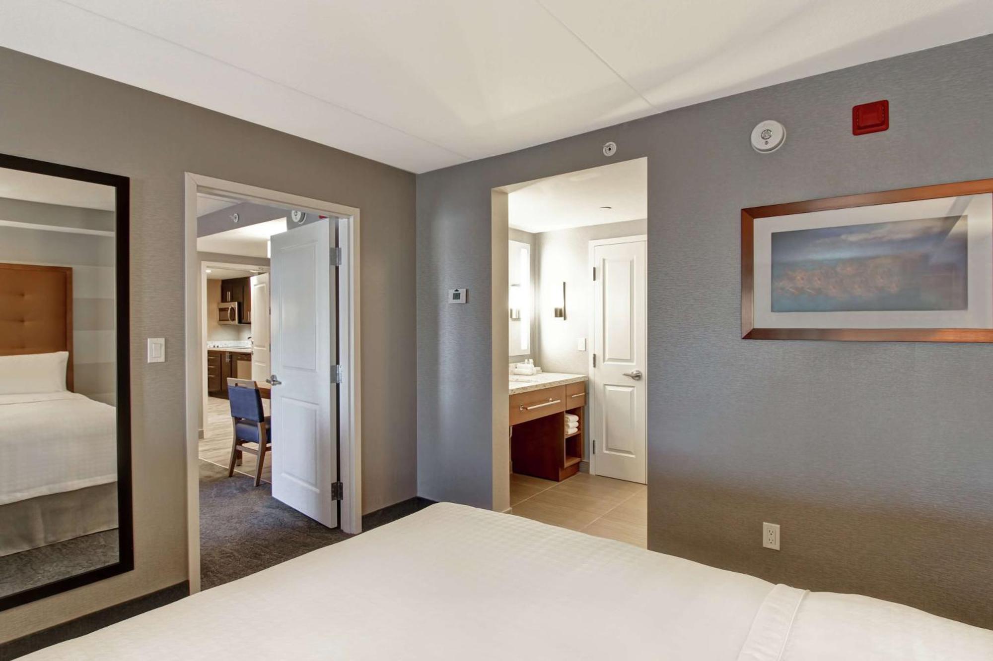 One-Bedroom King Suite - Non-Smoking