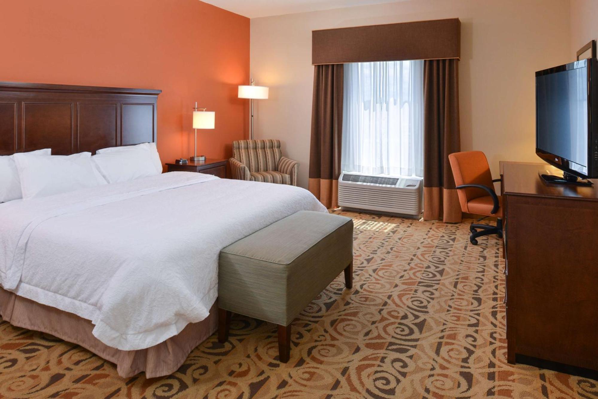 King Room with Accessible Tub - Mobility and Hearing Access/Non-Smoking