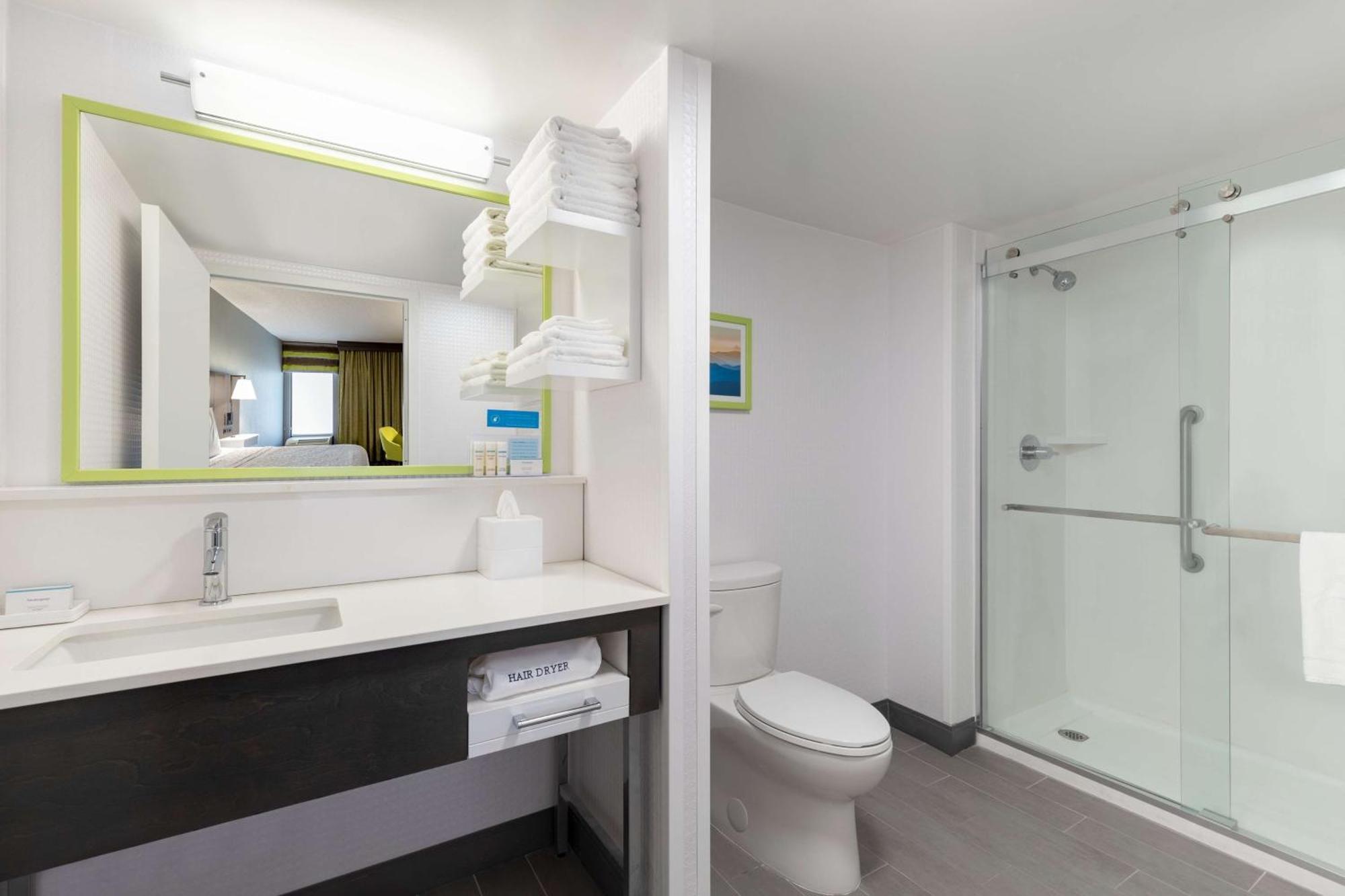 One-Bedroom King Suite - Non-Smoking