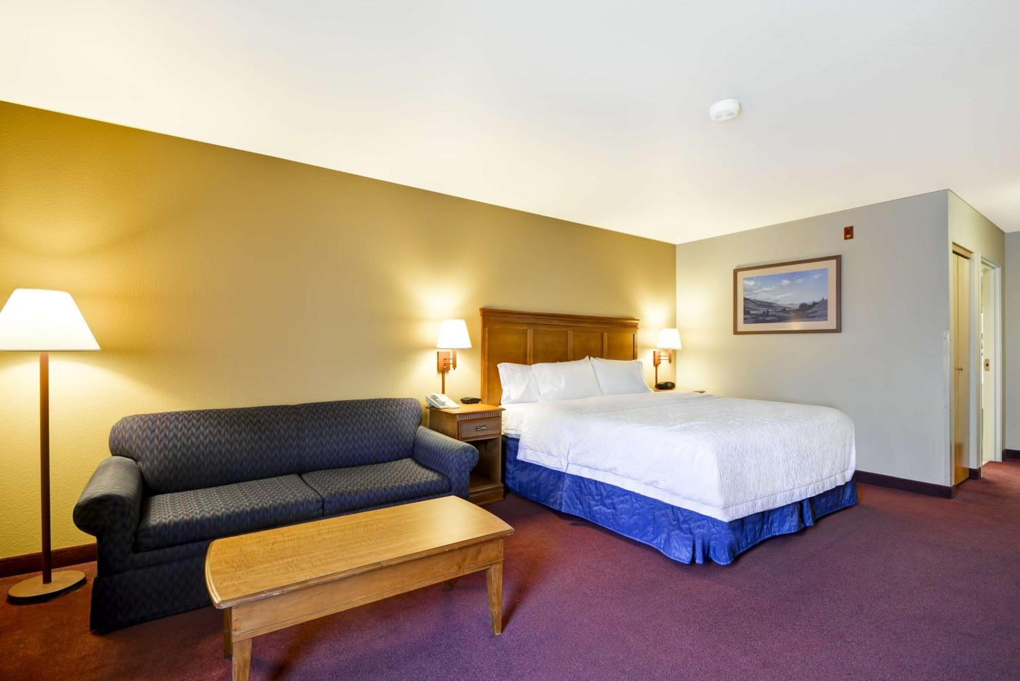 King Room with Sofa Bed and Study - Non-Smoking