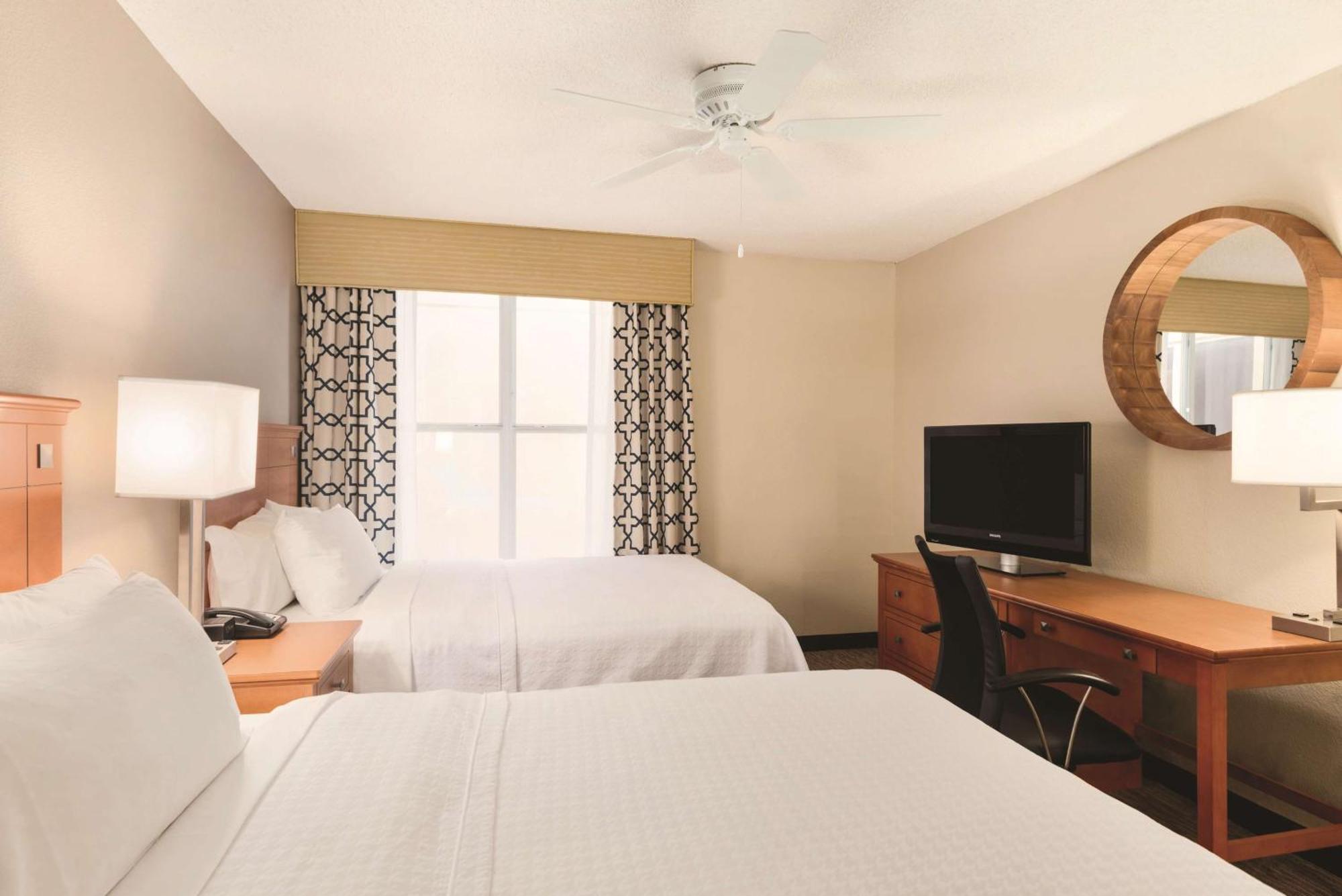 Suíte de 1 Quarto com 2 Camas de Casal - Não Fumantes