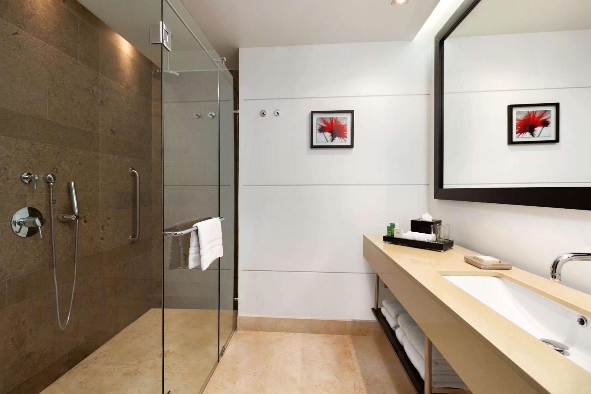 Quarto Duplo com 2 Camas de Casal