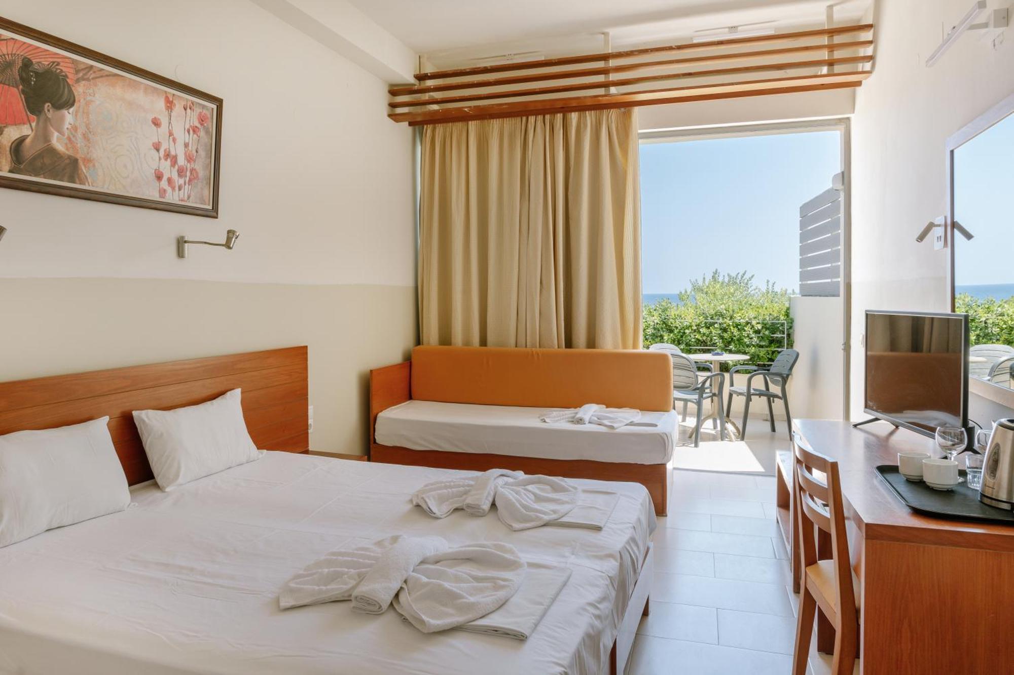 Chambre Double ou Lits Jumeaux - Vue Partielle sur Mer