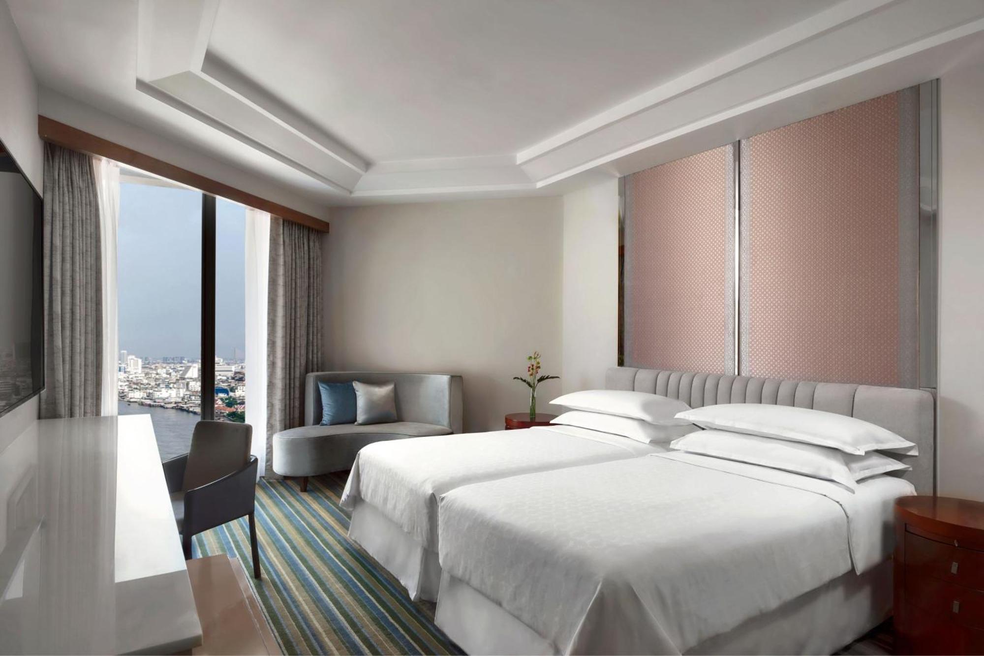Two-Bedroom Preseidential Suite River View Club Lounge Access