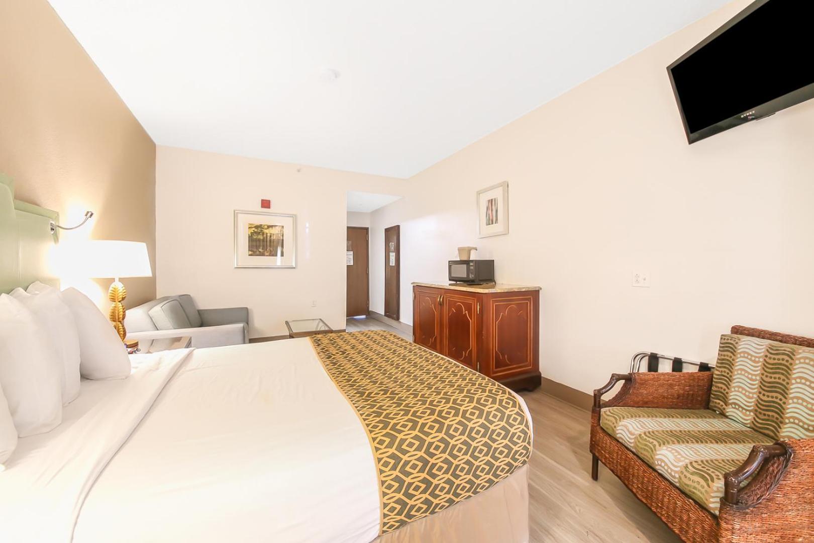 Quarto com Cama King-size e Chuveiro Acessível a Cadeirantes - Acessível para Hóspedes com Mobilidade Reduzida e Deficiência Auditiva - Não Fumantes