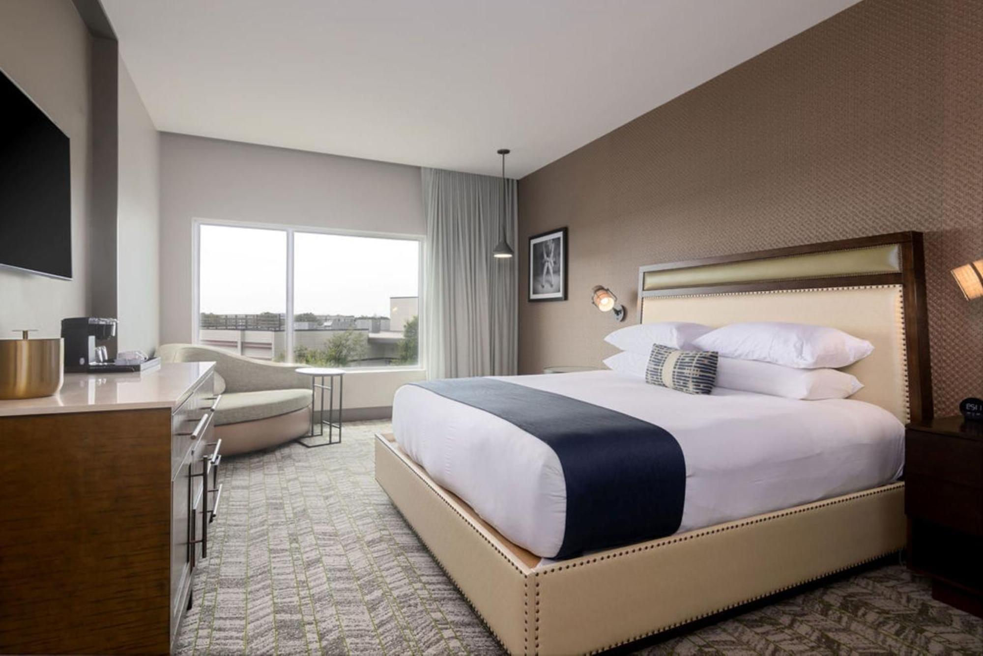Deluxe King Room