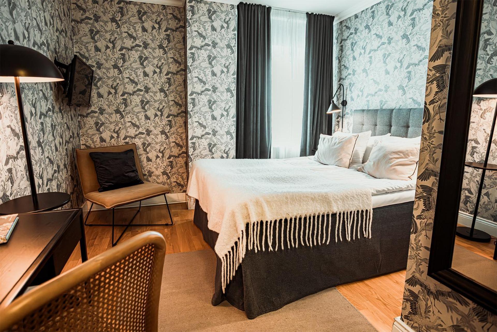 Queen Room 140 bed
