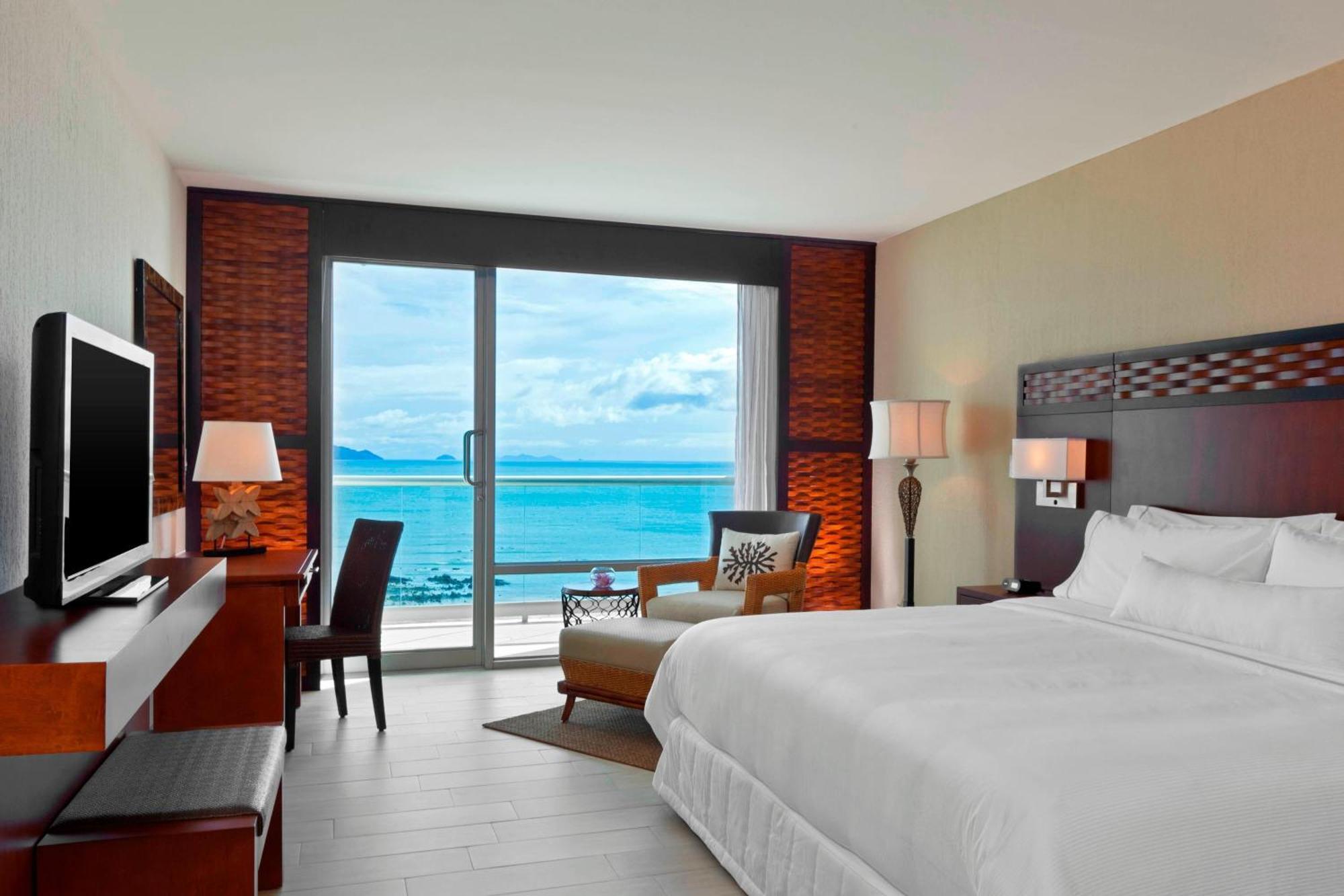 Deluxe Guest room 1 King Ocean view Balcony,1553726122:JPEG