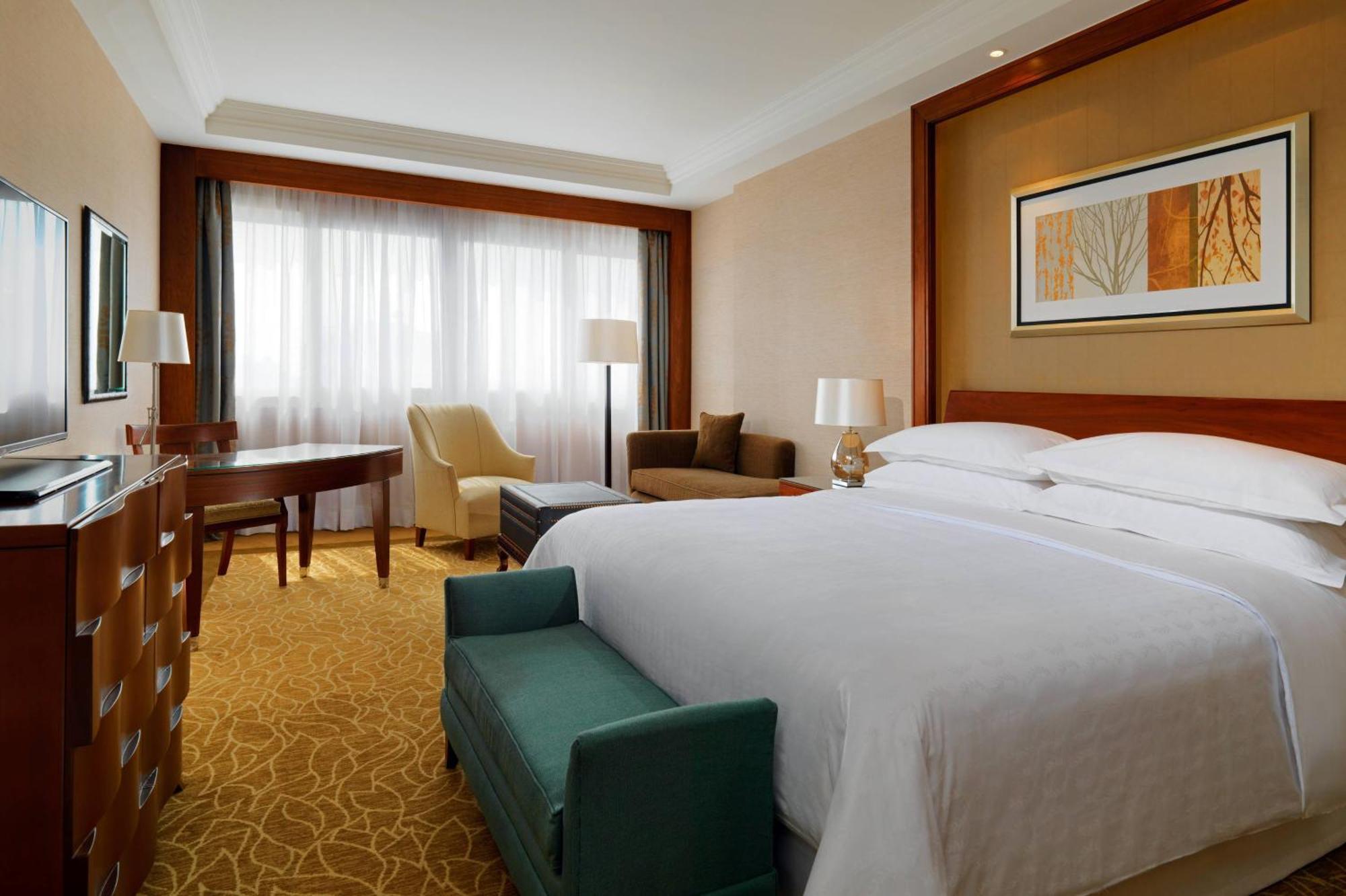 Deluxe Guest room 1 King Pool & City view Balcony,1705706379:JPEG