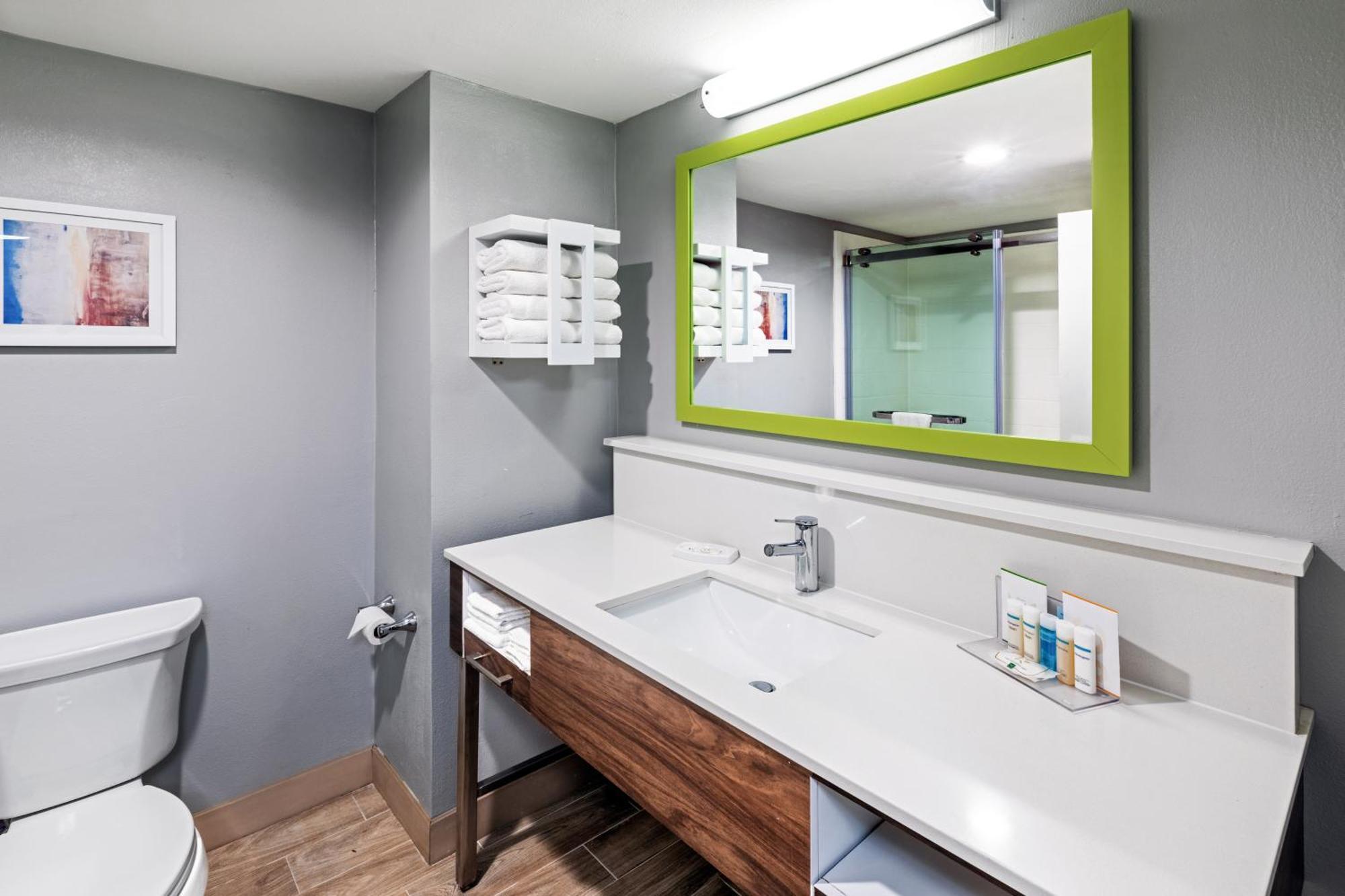 King Room Mobility Hearing Access or Non-Smoking
