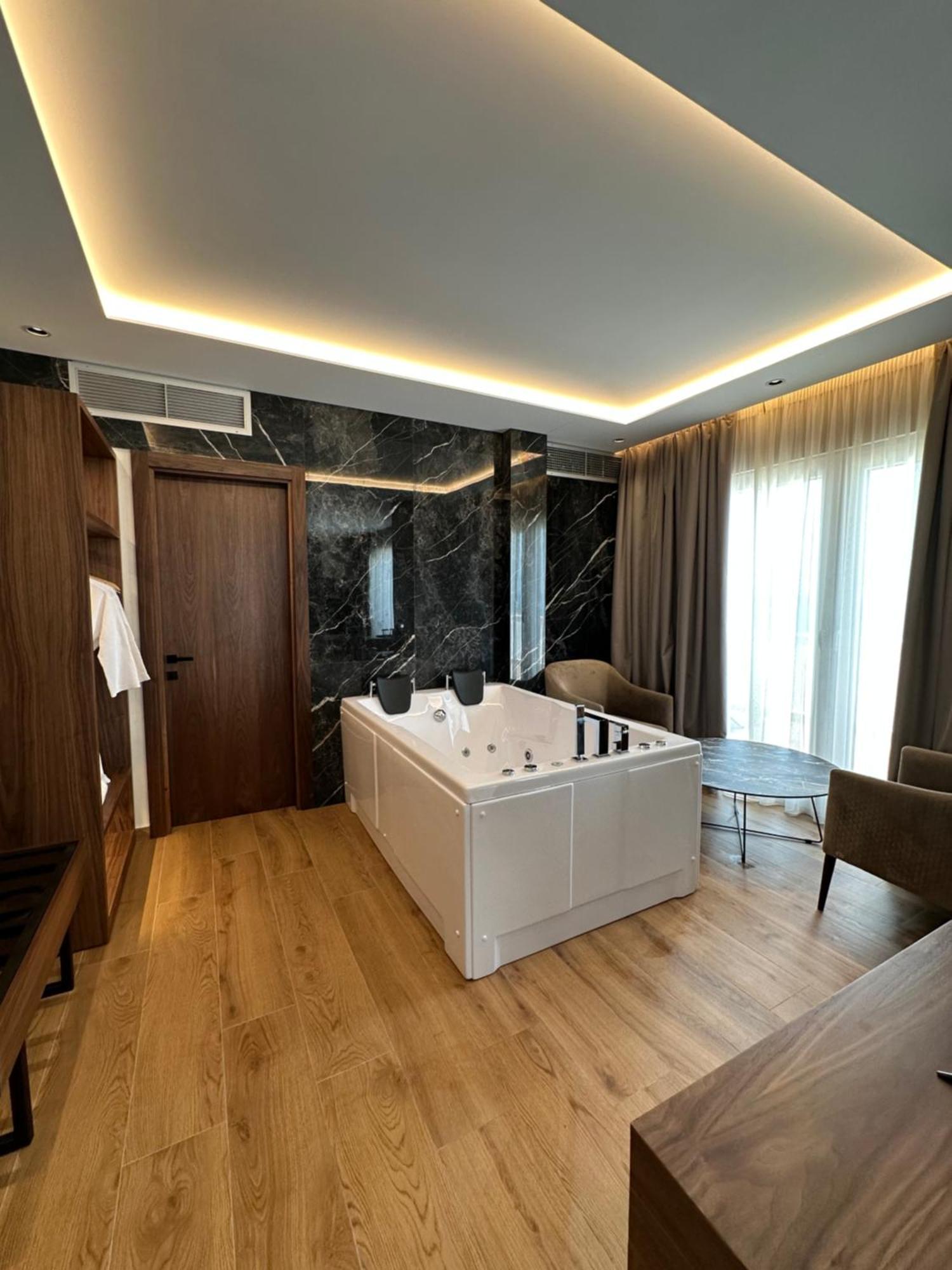 Suite Hot Tub