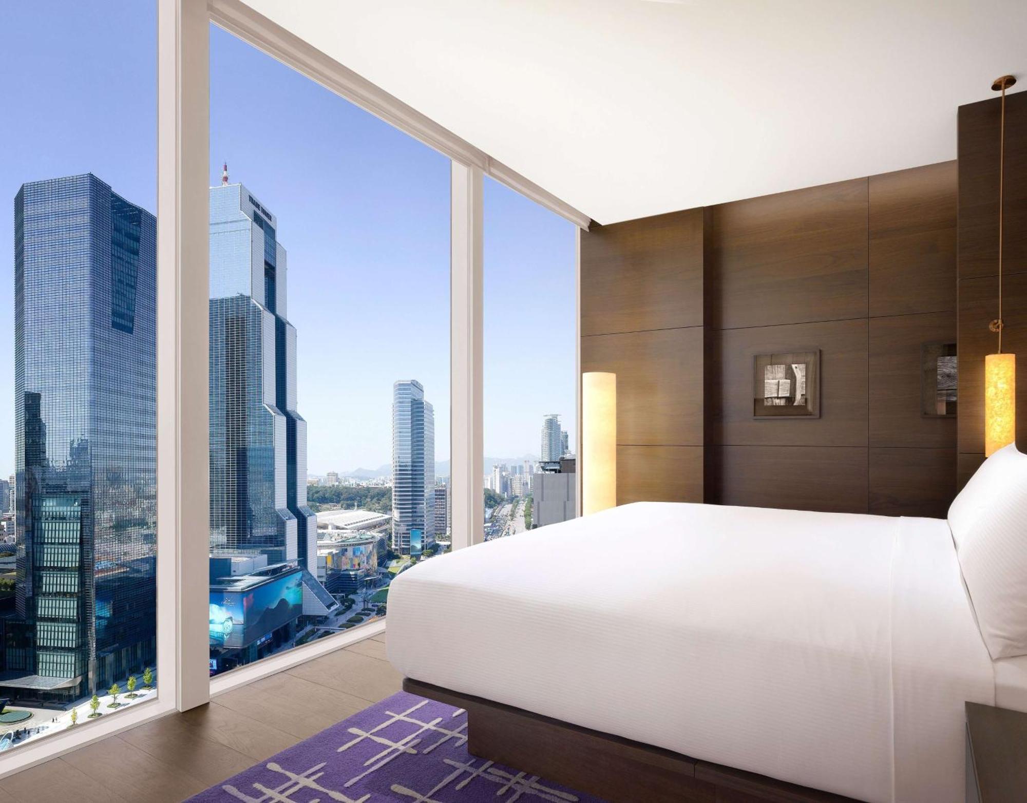 Park Corner Suite