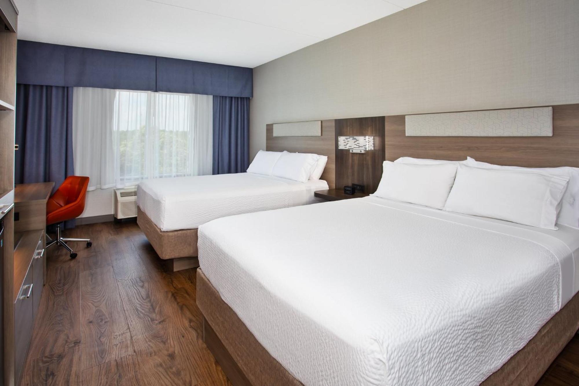 Standard Queen Room Two Queen Beds