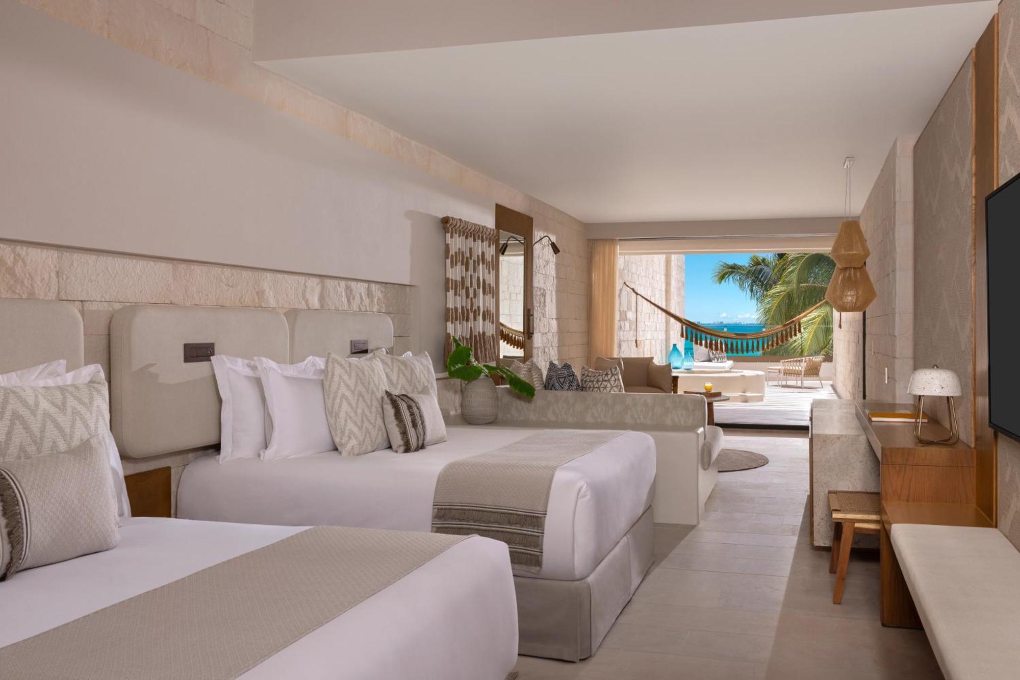 Signature Junior Double Suite Hot Tub Ocean View
