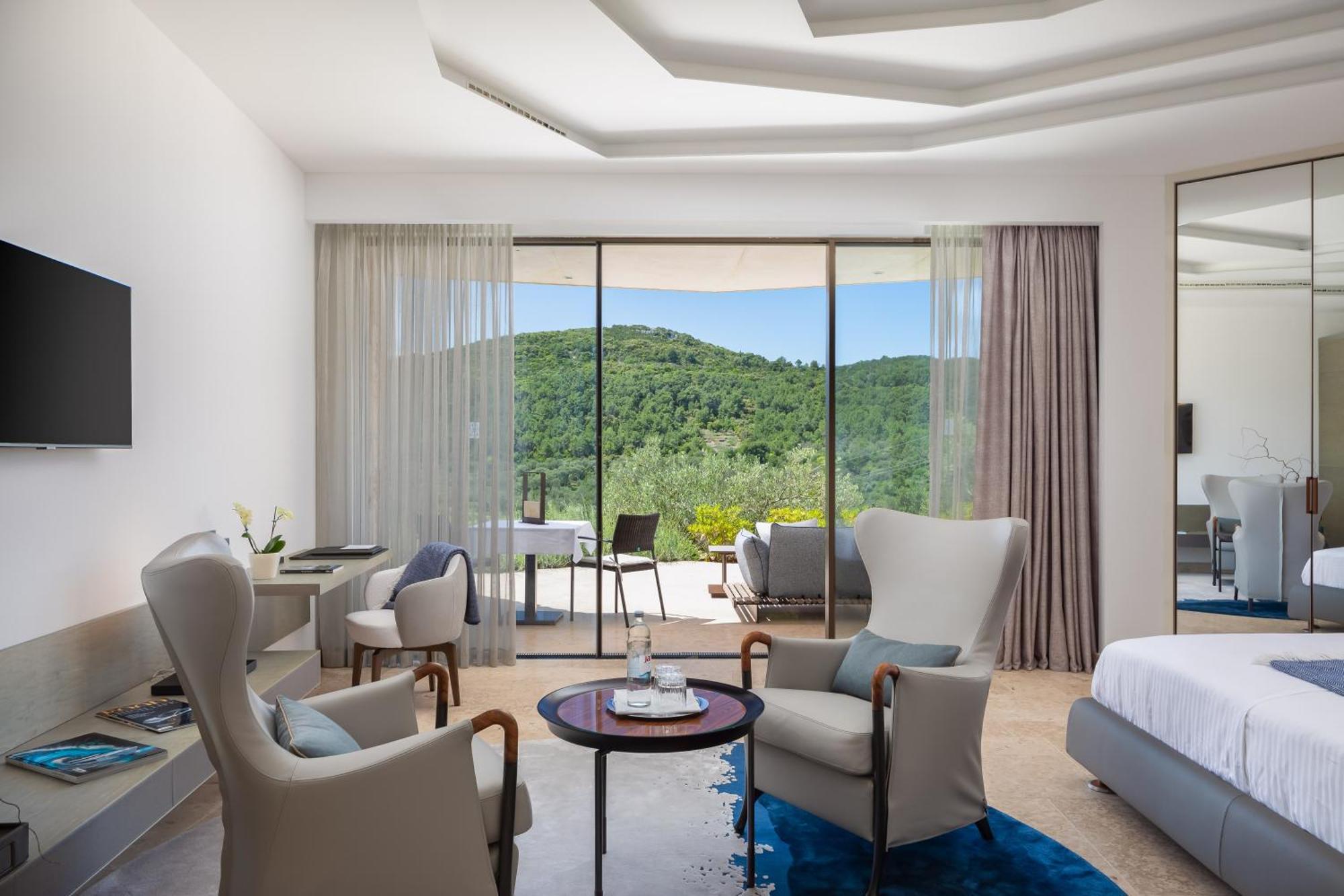 Deluxe Zimmer mit Terrasse und Hainblick