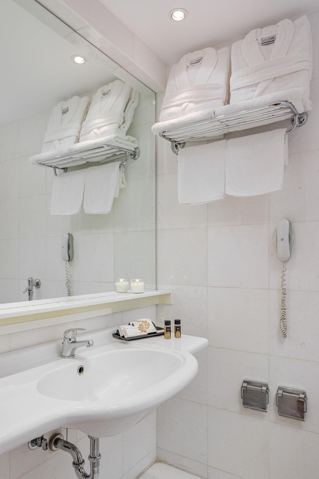 Deluxe Doppelzimmer mit seitlichem Meerblick