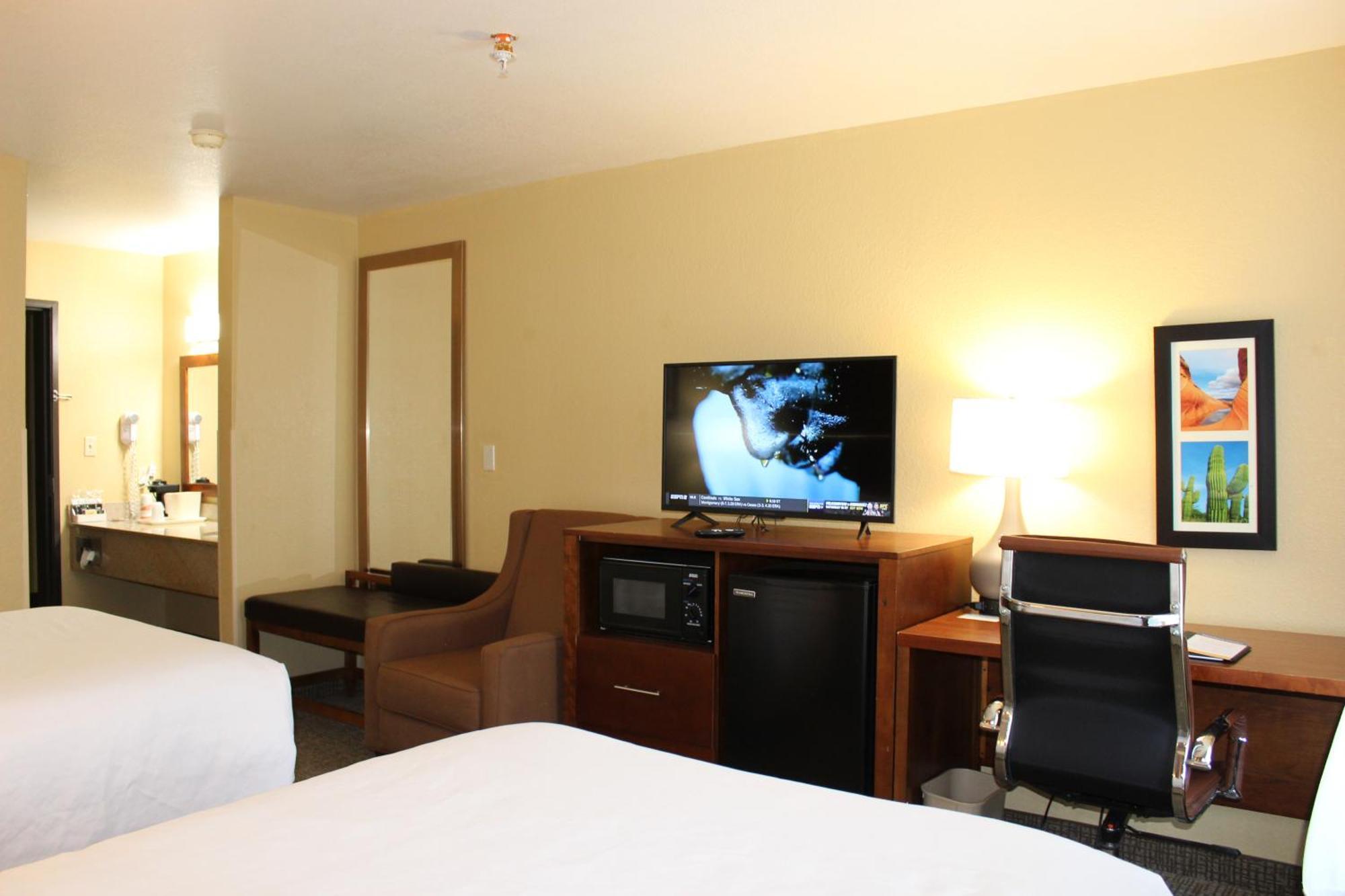 Double Room with Two Double Beds - Non-Smoking