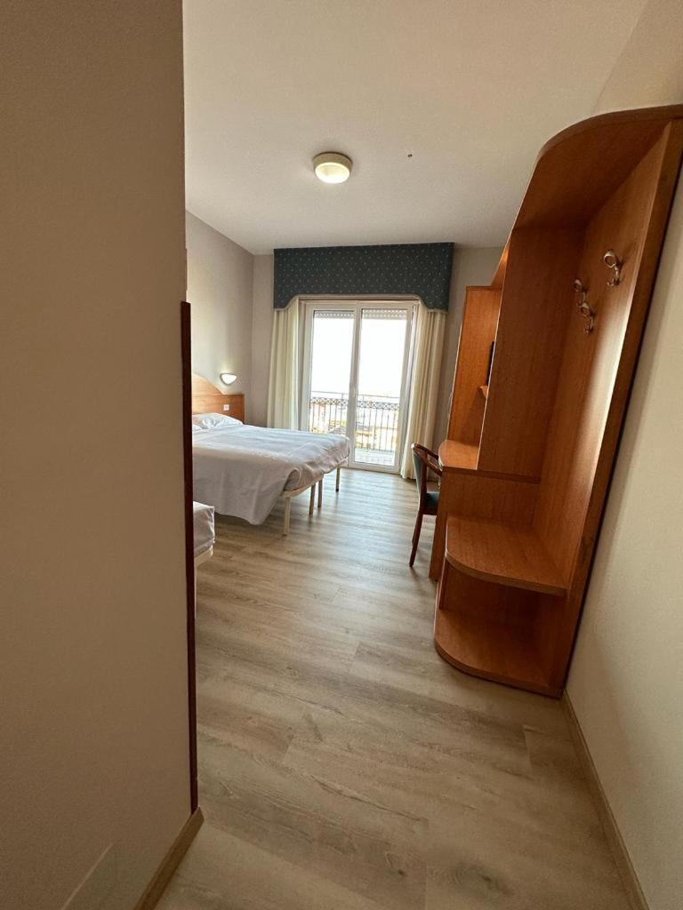 Deluxe Double Room Balcony Sea View,1557010483:JPEG