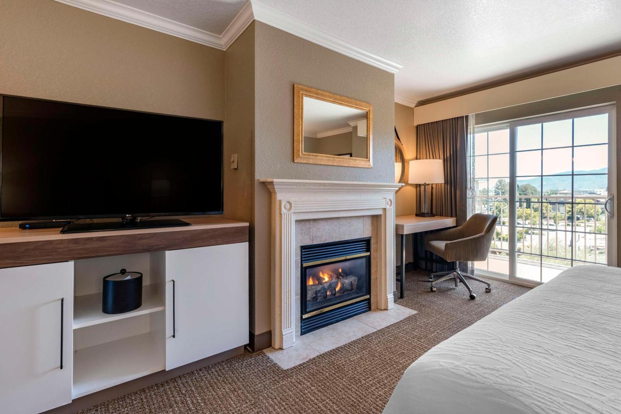 King Room with Bath Tub - Disability Access - Non-Smoking