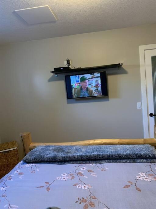 Cozy Guest Room